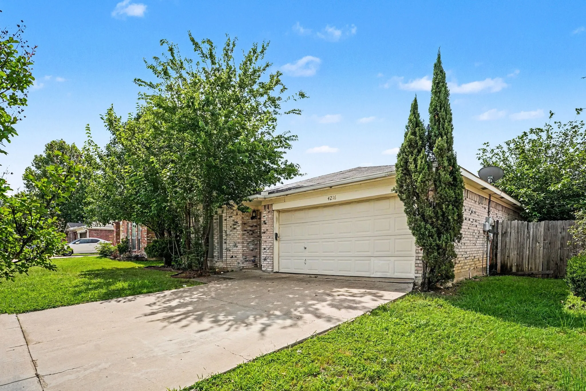 Single Family Residence For Sale in Tarrant County , 4216 Fernleaf Drive, Fort Worth, Texas 76137, 3 Bedroom, 2 Bathroom, 2 Garage spaces, 1,460 Sqft, built in 1995, mls#21297069, Real Estate Agent in Fort Worth, Homes For Sale in Tarrant county, Homes For Sale in Fort Worth, Realtor in Fort Worth Texas, Real Estate Brokerage Independent Realty Texas, Luminita Cordes Realtor