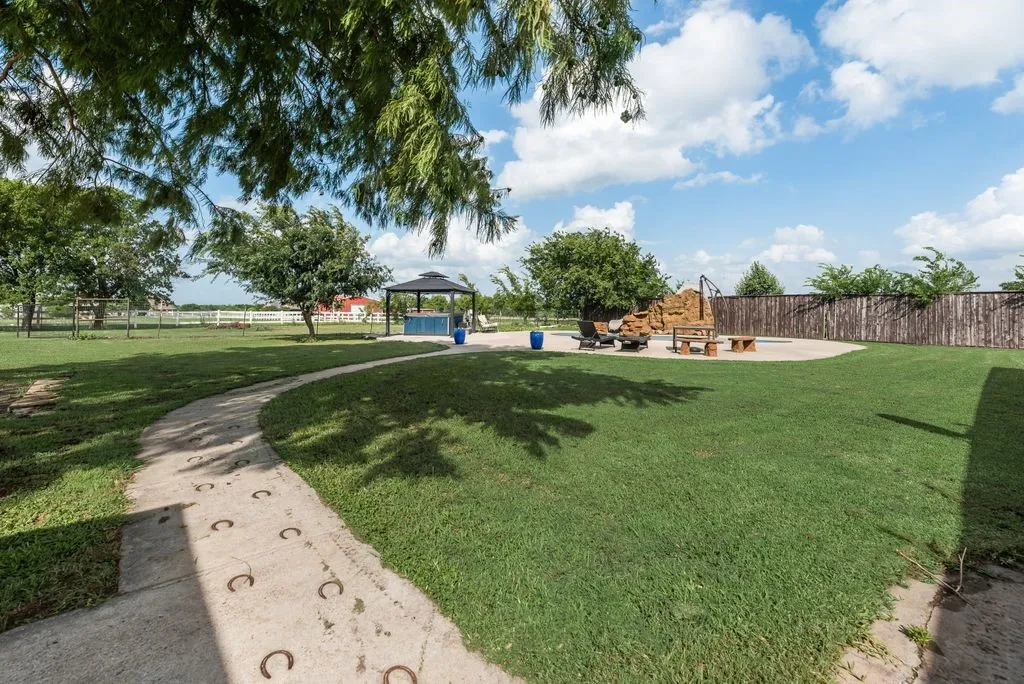 Single Family Residence For Sale in Rockwall County , 8549 S Fm 548, Royse City, Texas 75189, 4 Bedroom, 3 Bathroom, 2 Garage spaces, 2,494 Sqft, built in 1990, mls#21297090, Real Estate Agent in Royse City, Homes For Sale in Rockwall county, Homes For Sale in Royse City, Realtor in Royse City Texas, Real Estate Brokerage Independent Realty Texas, Luminita Cordes Realtor