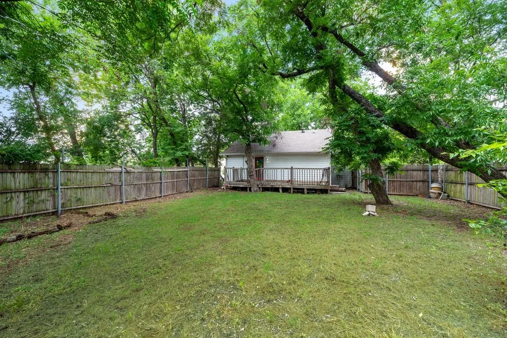 Single Family Residence For Sale in Dallas County , 4419 Lawnview Avenue, Dallas, Texas 75227, 2 Bedroom, 1 Bathroom, Garage spaces, 950 Sqft, built in 1949, mls#21296883, Real Estate Agent in Dallas, Homes For Sale in Dallas county, Homes For Sale in Dallas, Realtor in Dallas Texas, Real Estate Brokerage Independent Realty Texas, Luminita Cordes Realtor