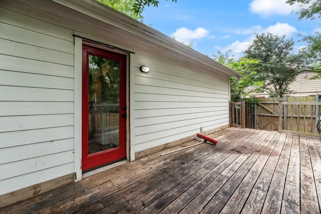 Single Family Residence For Sale in Dallas County , 4419 Lawnview Avenue, Dallas, Texas 75227, 2 Bedroom, 1 Bathroom, Garage spaces, 950 Sqft, built in 1949, mls#21296883, Real Estate Agent in Dallas, Homes For Sale in Dallas county, Homes For Sale in Dallas, Realtor in Dallas Texas, Real Estate Brokerage Independent Realty Texas, Luminita Cordes Realtor