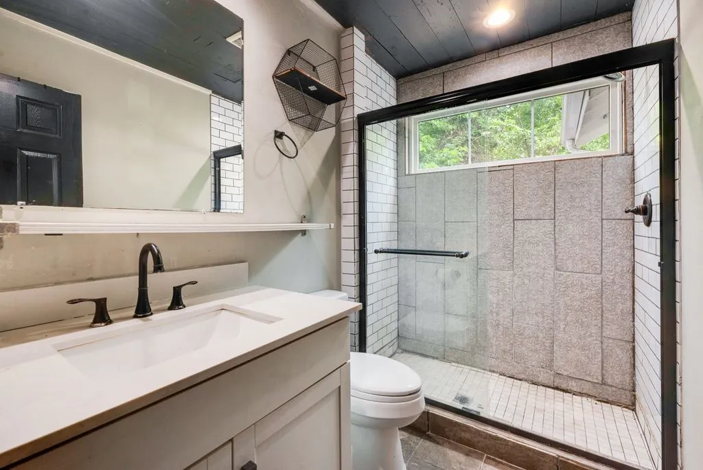 Single Family Residence For Sale in Dallas County , 4419 Lawnview Avenue, Dallas, Texas 75227, 2 Bedroom, 1 Bathroom, Garage spaces, 950 Sqft, built in 1949, mls#21296883, Real Estate Agent in Dallas, Homes For Sale in Dallas county, Homes For Sale in Dallas, Realtor in Dallas Texas, Real Estate Brokerage Independent Realty Texas, Luminita Cordes Realtor