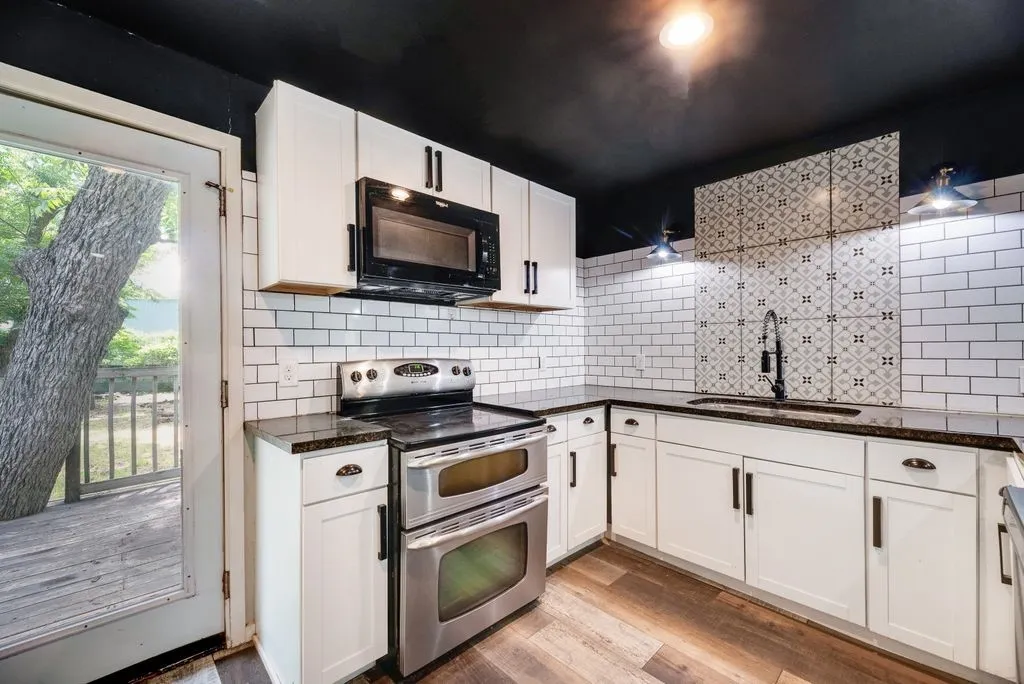 Single Family Residence For Sale in Dallas County , 4419 Lawnview Avenue, Dallas, Texas 75227, 2 Bedroom, 1 Bathroom, Garage spaces, 950 Sqft, built in 1949, mls#21296883, Real Estate Agent in Dallas, Homes For Sale in Dallas county, Homes For Sale in Dallas, Realtor in Dallas Texas, Real Estate Brokerage Independent Realty Texas, Luminita Cordes Realtor