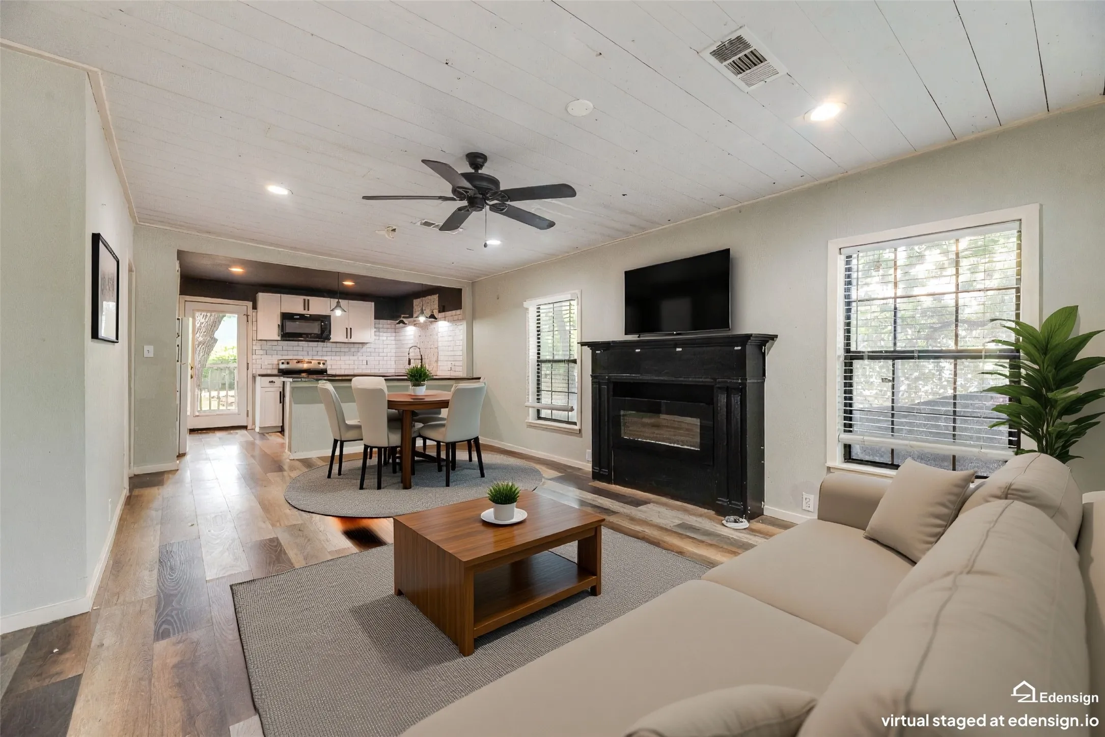 Single Family Residence For Sale in Dallas County , 4419 Lawnview Avenue, Dallas, Texas 75227, 2 Bedroom, 1 Bathroom, Garage spaces, 950 Sqft, built in 1949, mls#21296883, Real Estate Agent in Dallas, Homes For Sale in Dallas county, Homes For Sale in Dallas, Realtor in Dallas Texas, Real Estate Brokerage Independent Realty Texas, Luminita Cordes Realtor