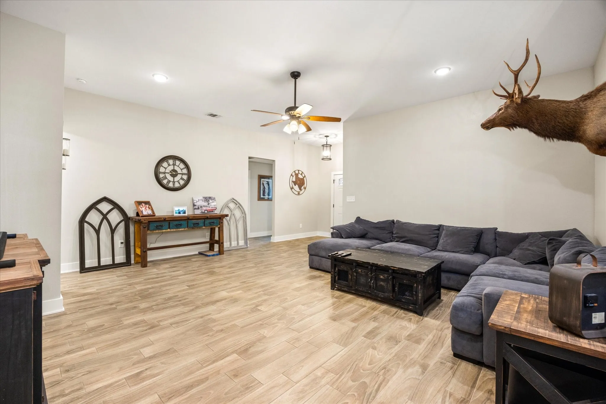 Single Family Residence For Sale in Hood County , 2507 Santiago Drive, Granbury, Texas 76048, 3 Bedroom, 2 Bathroom, 3 Garage spaces, 1,678 Sqft, built in 2021, mls#21294935, Real Estate Agent in Granbury, Homes For Sale in Hood county, Homes For Sale in Granbury, Realtor in Granbury Texas, Real Estate Brokerage Independent Realty Texas, Luminita Cordes Realtor