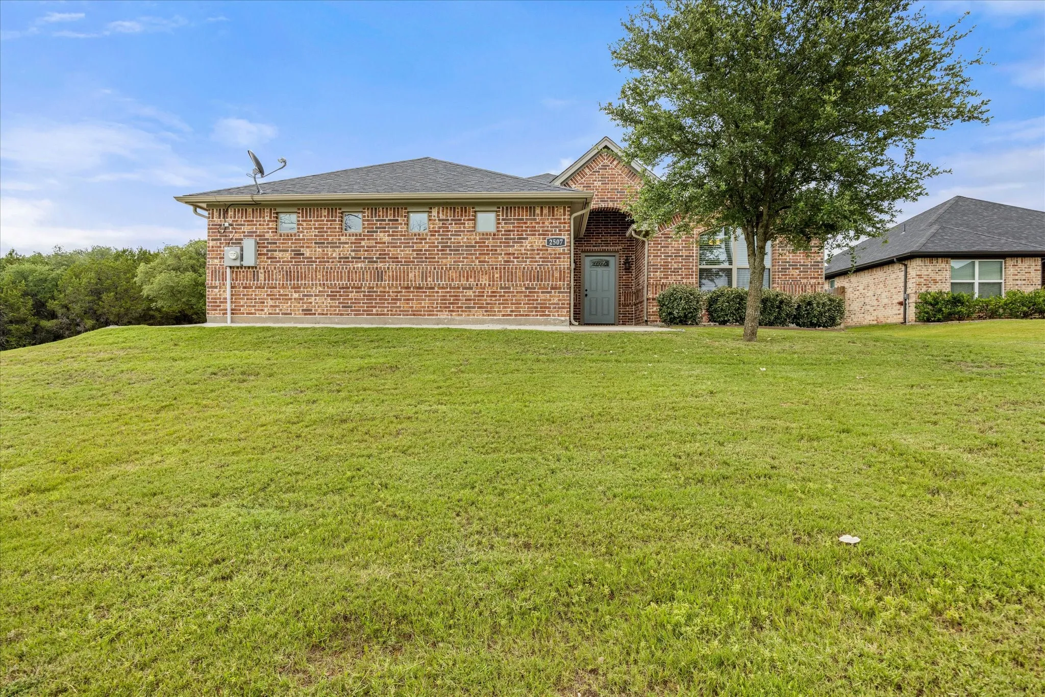 Single Family Residence For Sale in Hood County , 2507 Santiago Drive, Granbury, Texas 76048, 3 Bedroom, 2 Bathroom, 3 Garage spaces, 1,678 Sqft, built in 2021, mls#21294935, Real Estate Agent in Granbury, Homes For Sale in Hood county, Homes For Sale in Granbury, Realtor in Granbury Texas, Real Estate Brokerage Independent Realty Texas, Luminita Cordes Realtor