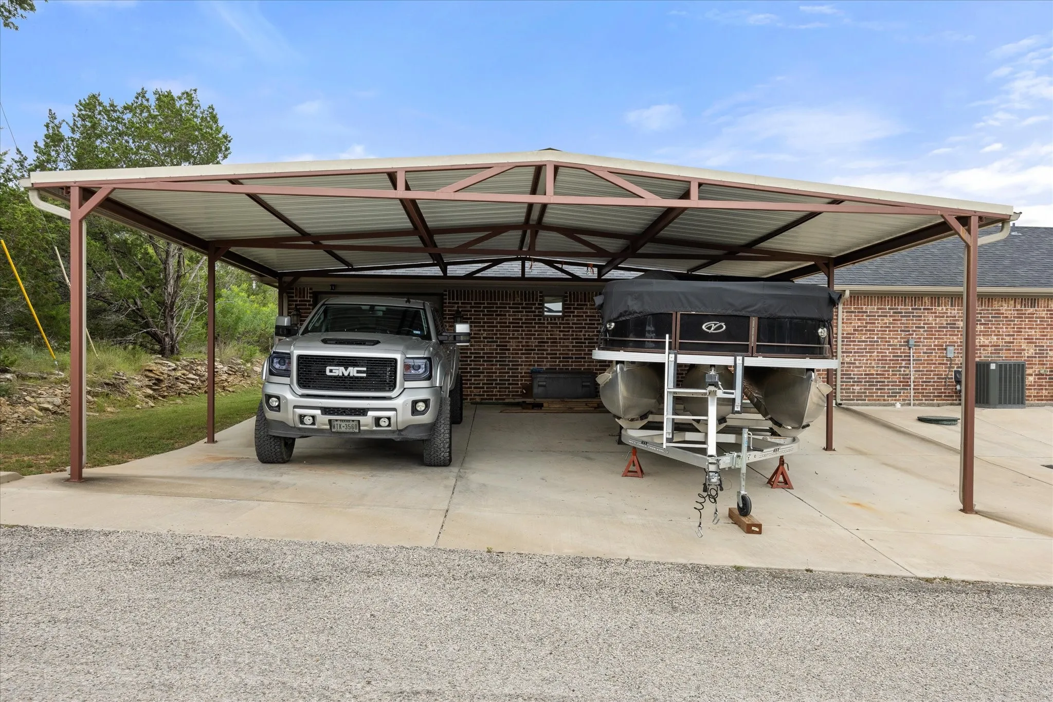 Single Family Residence For Sale in Hood County , 2507 Santiago Drive, Granbury, Texas 76048, 3 Bedroom, 2 Bathroom, 3 Garage spaces, 1,678 Sqft, built in 2021, mls#21294935, Real Estate Agent in Granbury, Homes For Sale in Hood county, Homes For Sale in Granbury, Realtor in Granbury Texas, Real Estate Brokerage Independent Realty Texas, Luminita Cordes Realtor