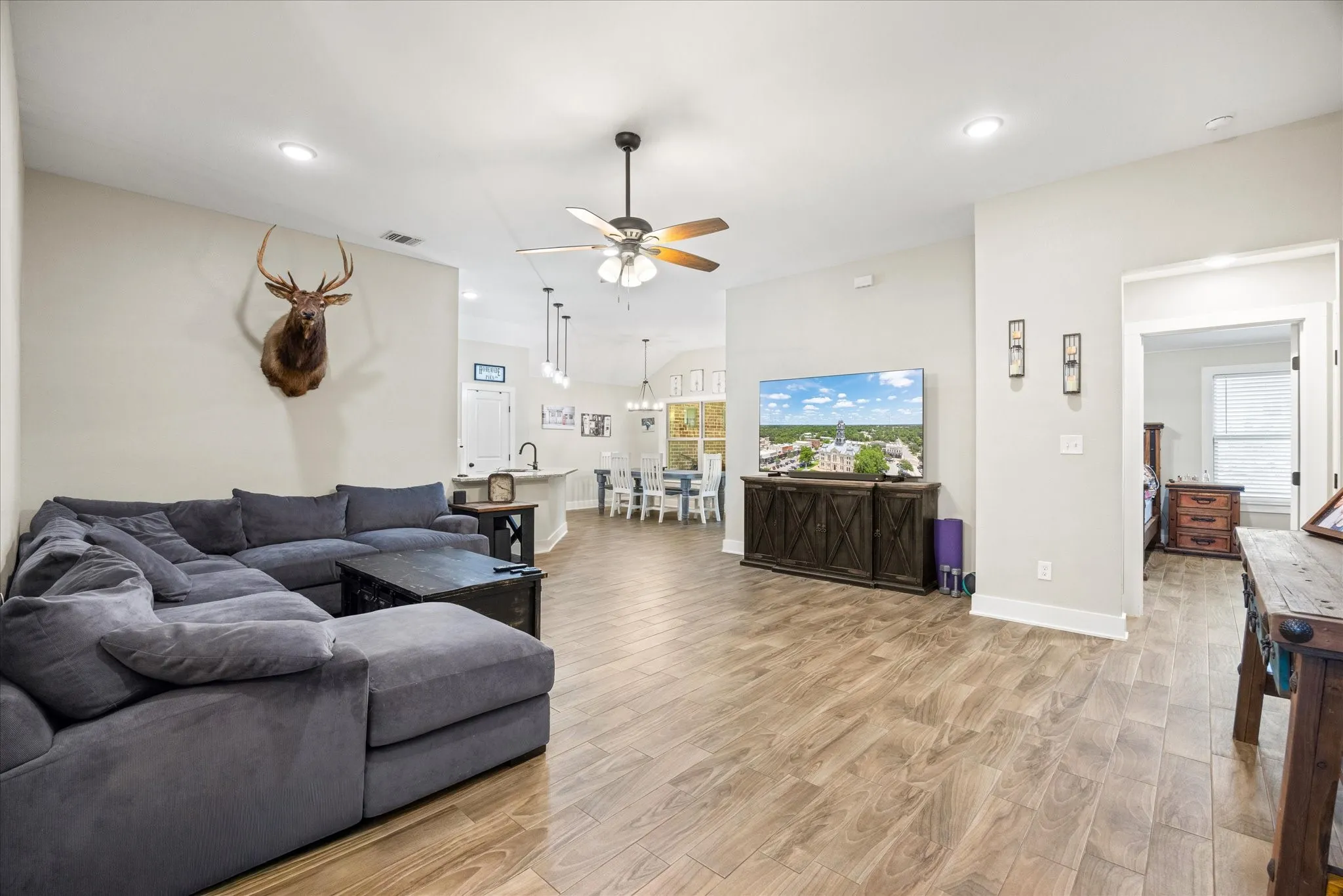 Single Family Residence For Sale in Hood County , 2507 Santiago Drive, Granbury, Texas 76048, 3 Bedroom, 2 Bathroom, 3 Garage spaces, 1,678 Sqft, built in 2021, mls#21294935, Real Estate Agent in Granbury, Homes For Sale in Hood county, Homes For Sale in Granbury, Realtor in Granbury Texas, Real Estate Brokerage Independent Realty Texas, Luminita Cordes Realtor