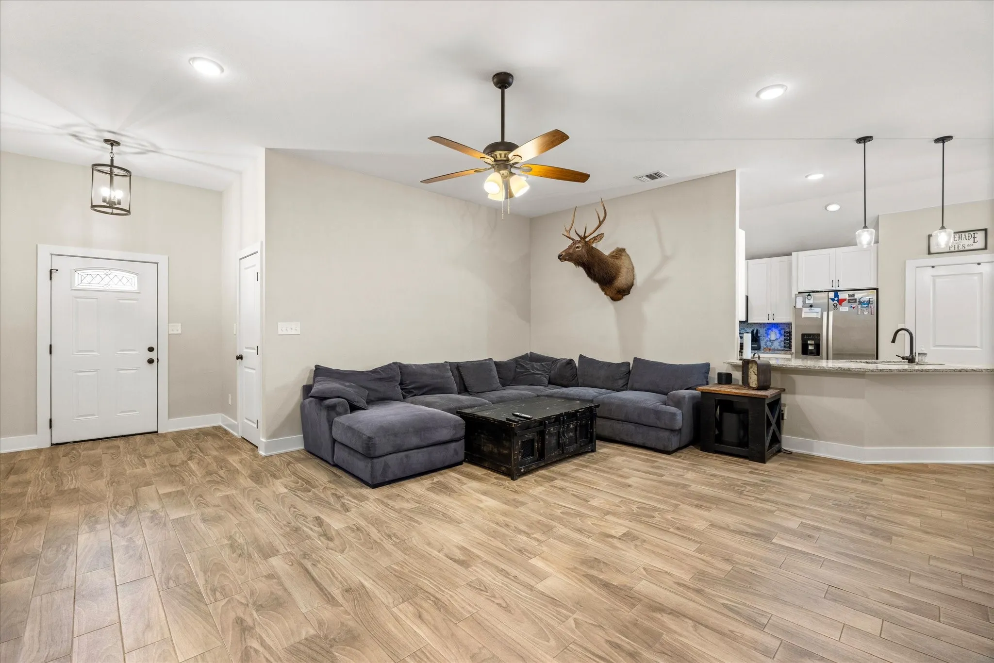 Single Family Residence For Sale in Hood County , 2507 Santiago Drive, Granbury, Texas 76048, 3 Bedroom, 2 Bathroom, 3 Garage spaces, 1,678 Sqft, built in 2021, mls#21294935, Real Estate Agent in Granbury, Homes For Sale in Hood county, Homes For Sale in Granbury, Realtor in Granbury Texas, Real Estate Brokerage Independent Realty Texas, Luminita Cordes Realtor
