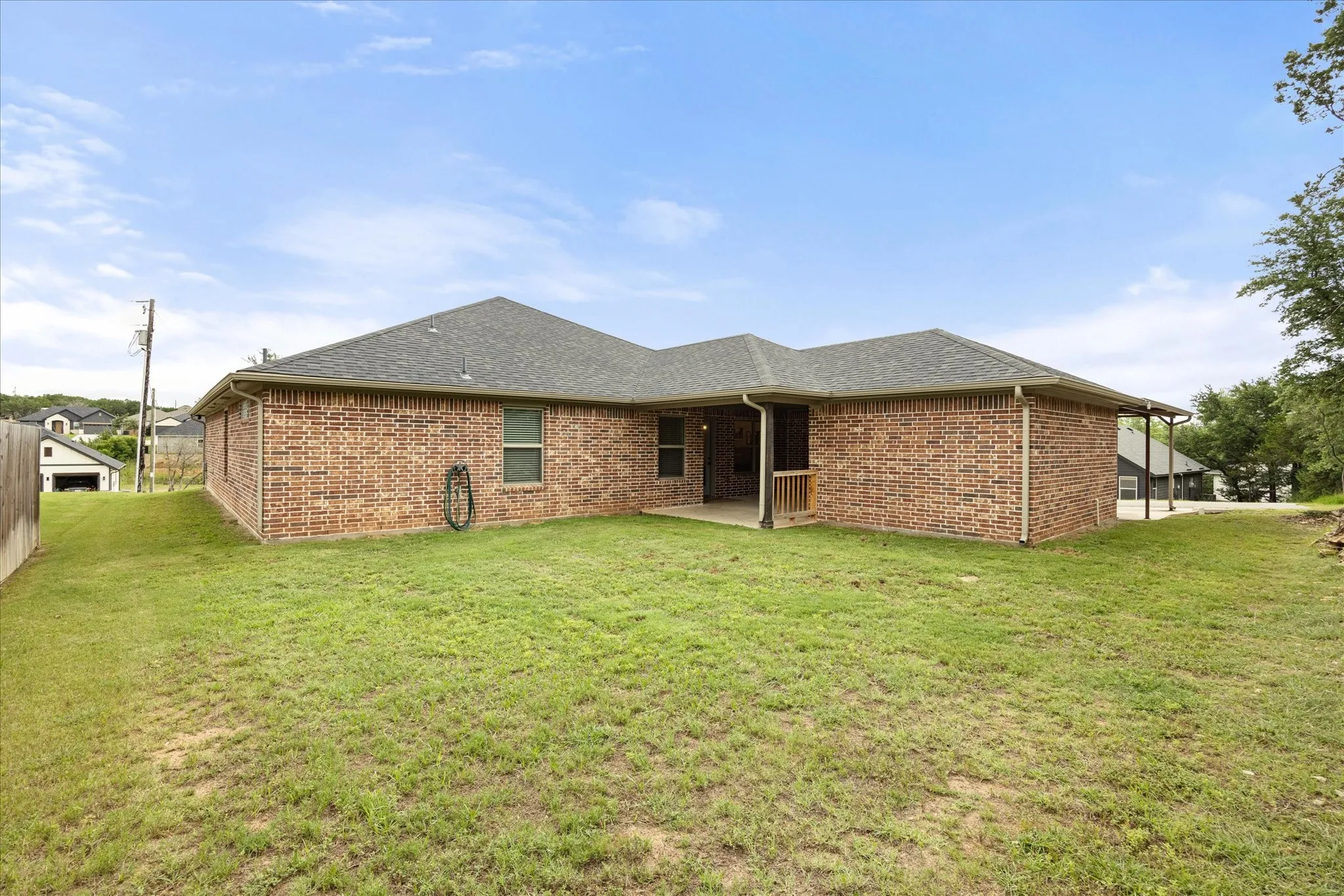 Single Family Residence For Sale in Hood County , 2507 Santiago Drive, Granbury, Texas 76048, 3 Bedroom, 2 Bathroom, 3 Garage spaces, 1,678 Sqft, built in 2021, mls#21294935, Real Estate Agent in Granbury, Homes For Sale in Hood county, Homes For Sale in Granbury, Realtor in Granbury Texas, Real Estate Brokerage Independent Realty Texas, Luminita Cordes Realtor