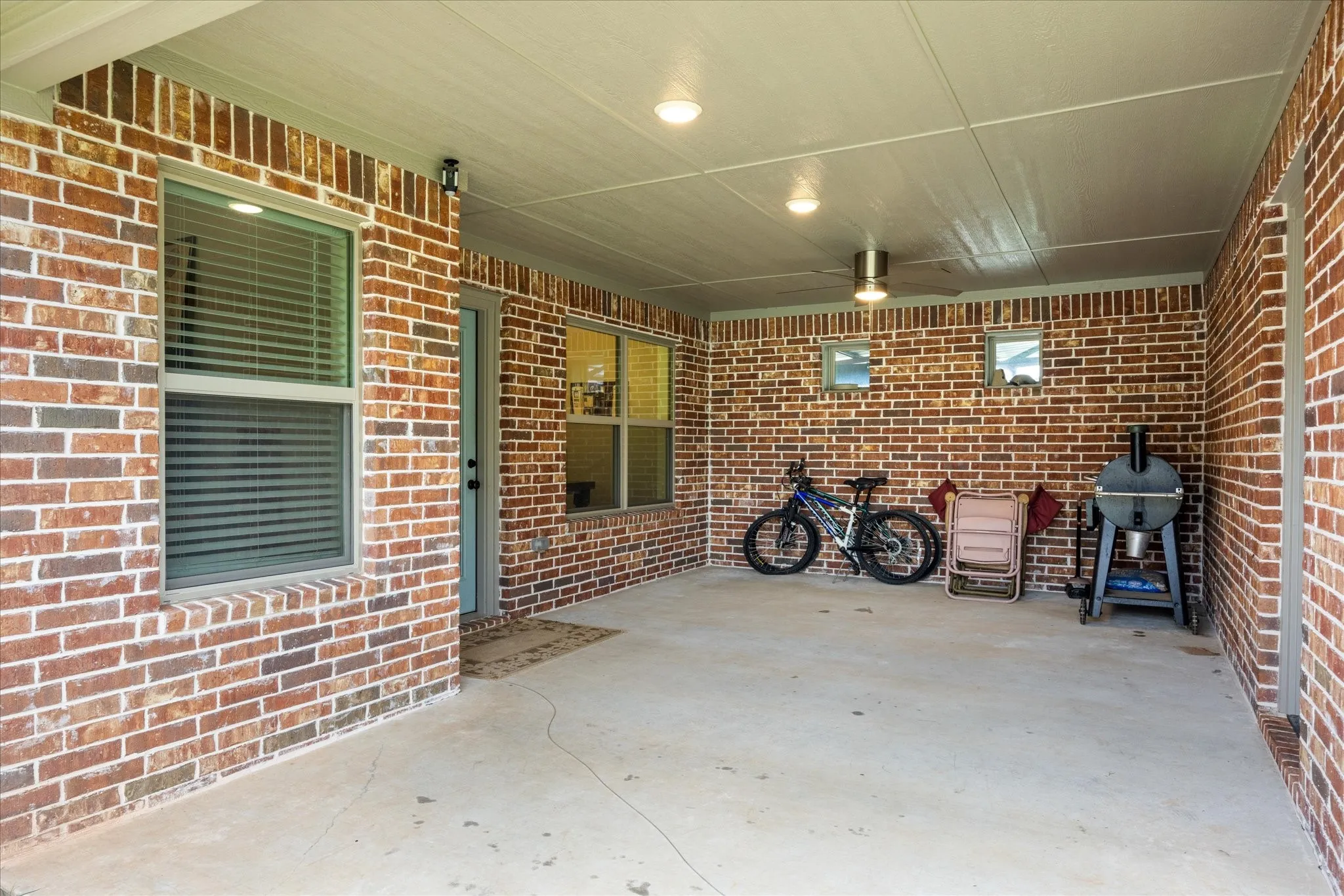 Single Family Residence For Sale in Hood County , 2507 Santiago Drive, Granbury, Texas 76048, 3 Bedroom, 2 Bathroom, 3 Garage spaces, 1,678 Sqft, built in 2021, mls#21294935, Real Estate Agent in Granbury, Homes For Sale in Hood county, Homes For Sale in Granbury, Realtor in Granbury Texas, Real Estate Brokerage Independent Realty Texas, Luminita Cordes Realtor