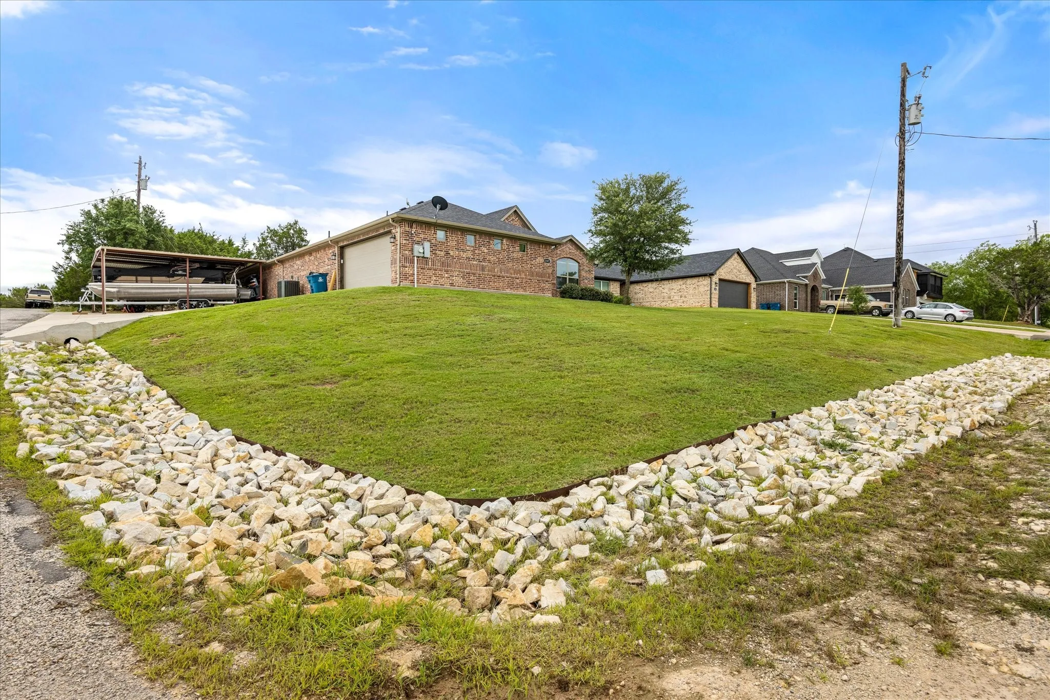 Single Family Residence For Sale in Hood County , 2507 Santiago Drive, Granbury, Texas 76048, 3 Bedroom, 2 Bathroom, 3 Garage spaces, 1,678 Sqft, built in 2021, mls#21294935, Real Estate Agent in Granbury, Homes For Sale in Hood county, Homes For Sale in Granbury, Realtor in Granbury Texas, Real Estate Brokerage Independent Realty Texas, Luminita Cordes Realtor