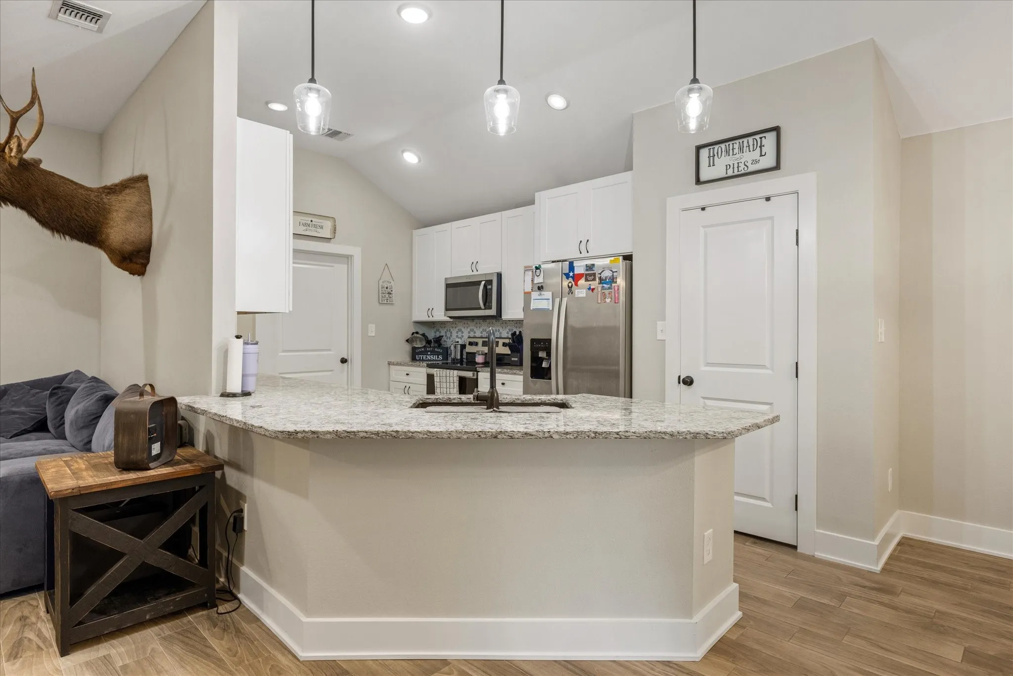Single Family Residence For Sale in Hood County , 2507 Santiago Drive, Granbury, Texas 76048, 3 Bedroom, 2 Bathroom, 3 Garage spaces, 1,678 Sqft, built in 2021, mls#21294935, Real Estate Agent in Granbury, Homes For Sale in Hood county, Homes For Sale in Granbury, Realtor in Granbury Texas, Real Estate Brokerage Independent Realty Texas, Luminita Cordes Realtor