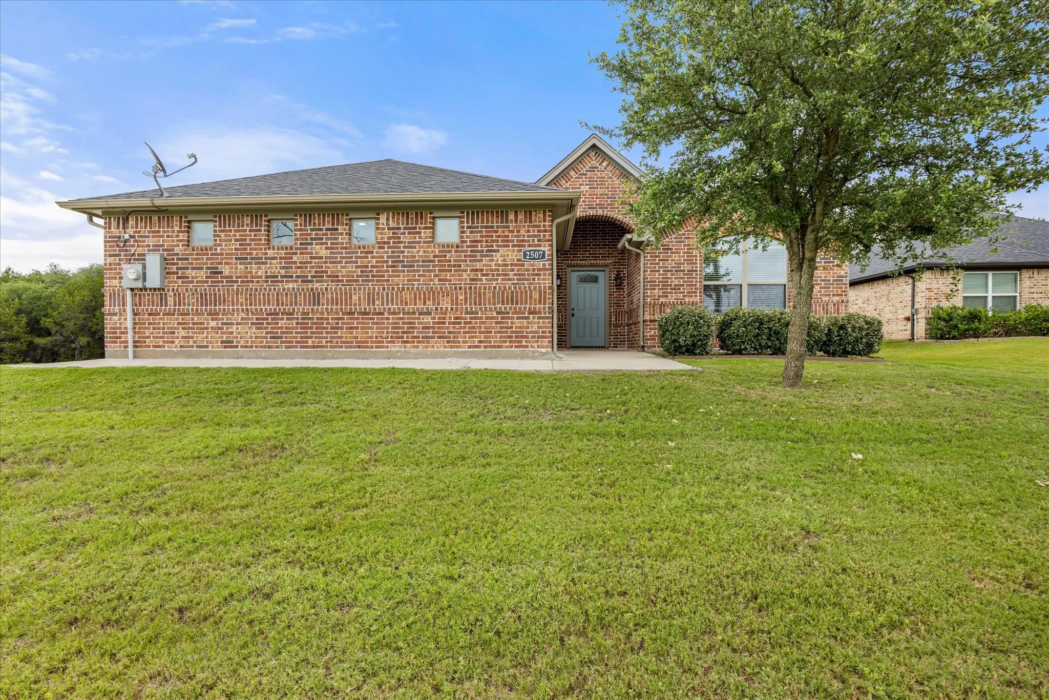 Single Family Residence For Sale in Hood County , 2507 Santiago Drive, Granbury, Texas 76048, 3 Bedroom, 2 Bathroom, 3 Garage spaces, 1,678 Sqft, built in 2021, mls#21294935, Real Estate Agent in Granbury, Homes For Sale in Hood county, Homes For Sale in Granbury, Realtor in Granbury Texas, Real Estate Brokerage Independent Realty Texas, Luminita Cordes Realtor