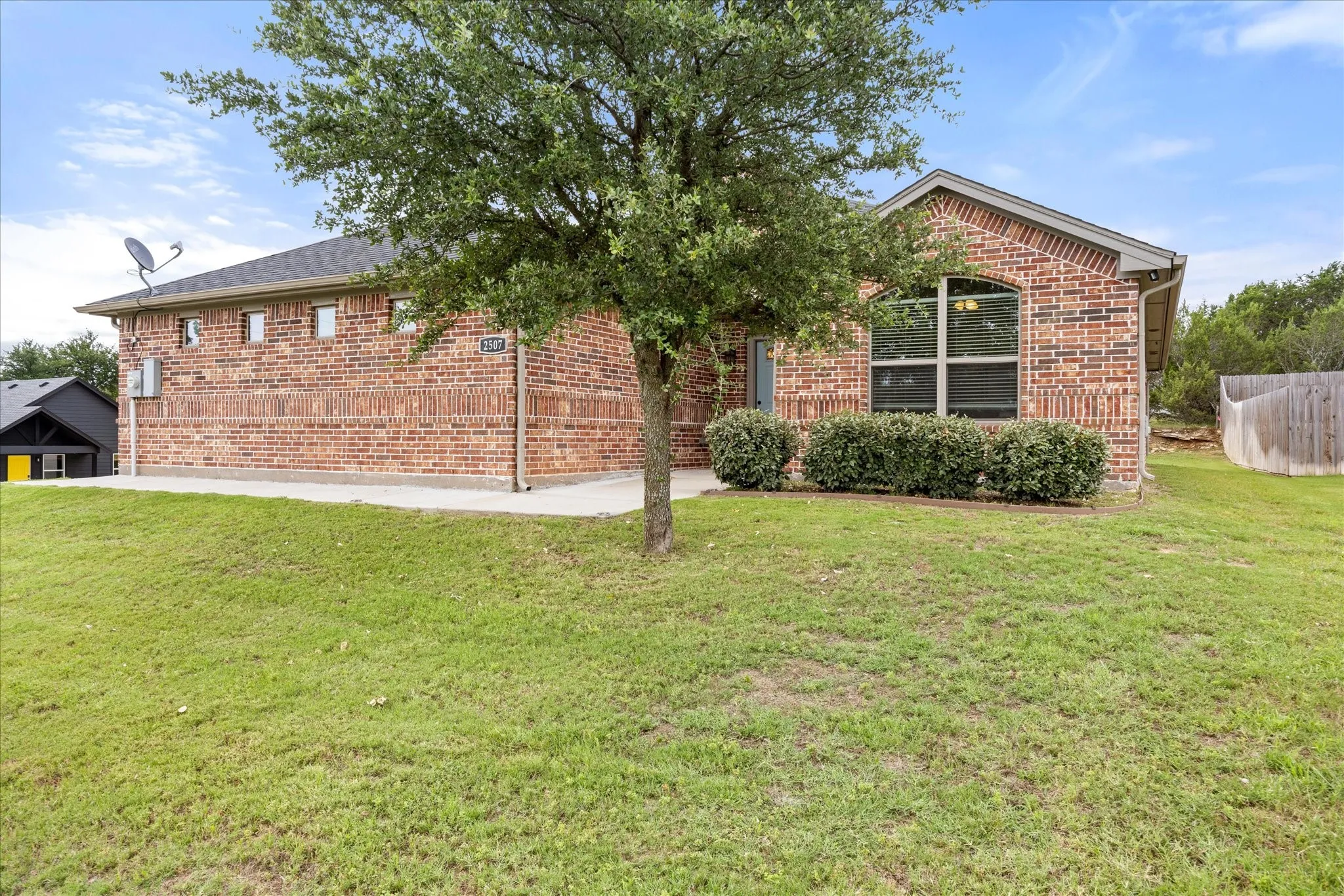 Single Family Residence For Sale in Hood County , 2507 Santiago Drive, Granbury, Texas 76048, 3 Bedroom, 2 Bathroom, 3 Garage spaces, 1,678 Sqft, built in 2021, mls#21294935, Real Estate Agent in Granbury, Homes For Sale in Hood county, Homes For Sale in Granbury, Realtor in Granbury Texas, Real Estate Brokerage Independent Realty Texas, Luminita Cordes Realtor