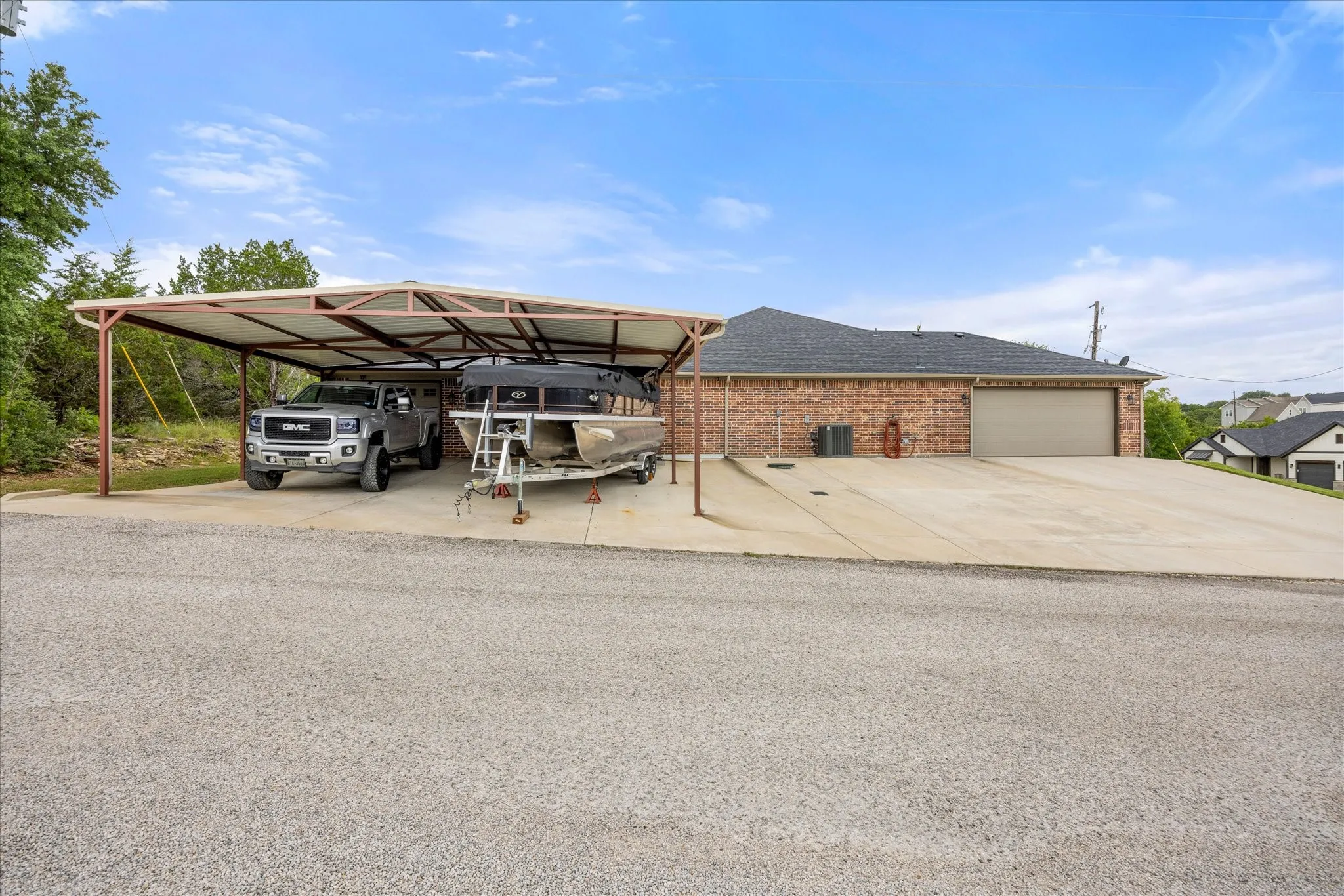 Single Family Residence For Sale in Hood County , 2507 Santiago Drive, Granbury, Texas 76048, 3 Bedroom, 2 Bathroom, 3 Garage spaces, 1,678 Sqft, built in 2021, mls#21294935, Real Estate Agent in Granbury, Homes For Sale in Hood county, Homes For Sale in Granbury, Realtor in Granbury Texas, Real Estate Brokerage Independent Realty Texas, Luminita Cordes Realtor