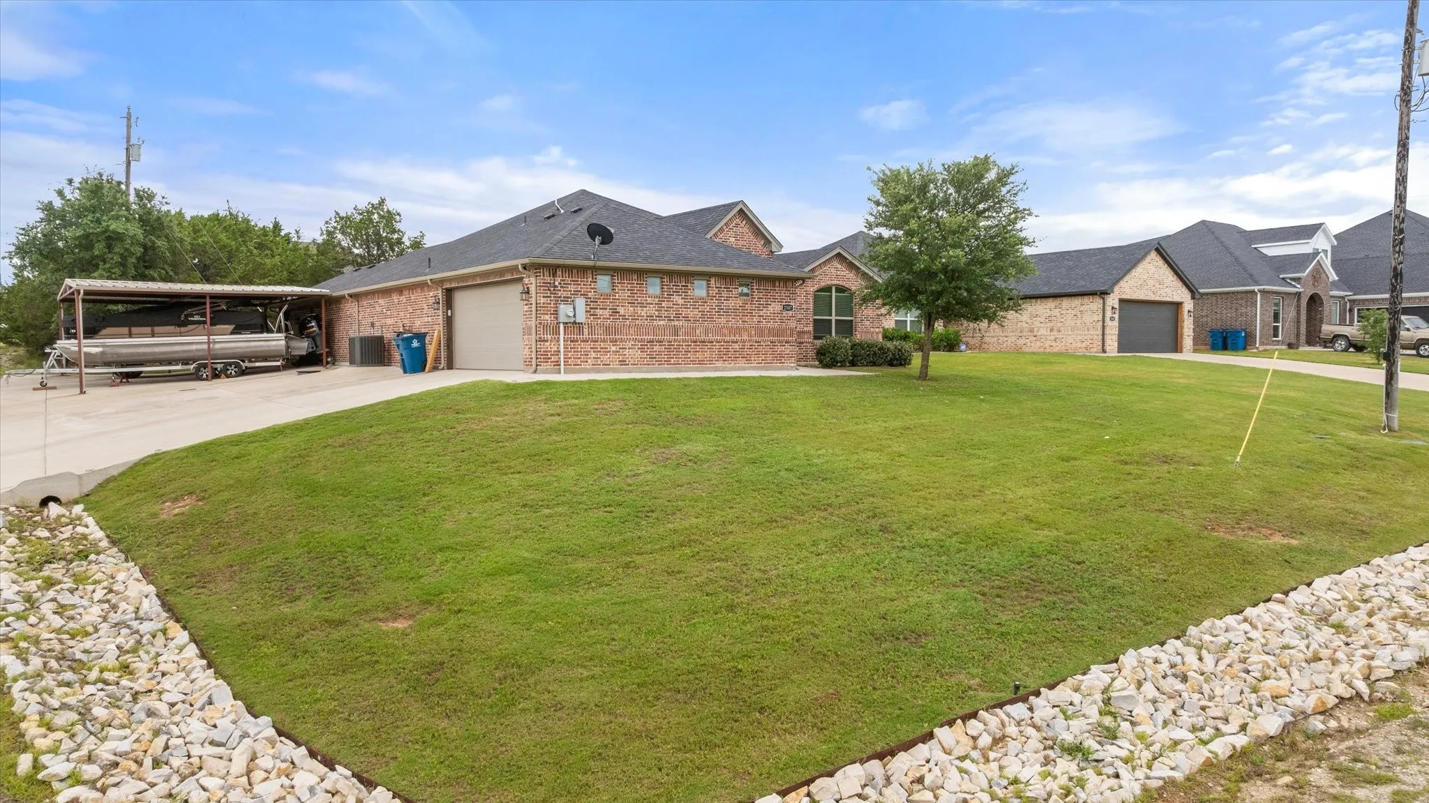 Single Family Residence For Sale in Hood County , 2507 Santiago Drive, Granbury, Texas 76048, 3 Bedroom, 2 Bathroom, 3 Garage spaces, 1,678 Sqft, built in 2021, mls#21294935, Real Estate Agent in Granbury, Homes For Sale in Hood county, Homes For Sale in Granbury, Realtor in Granbury Texas, Real Estate Brokerage Independent Realty Texas, Luminita Cordes Realtor