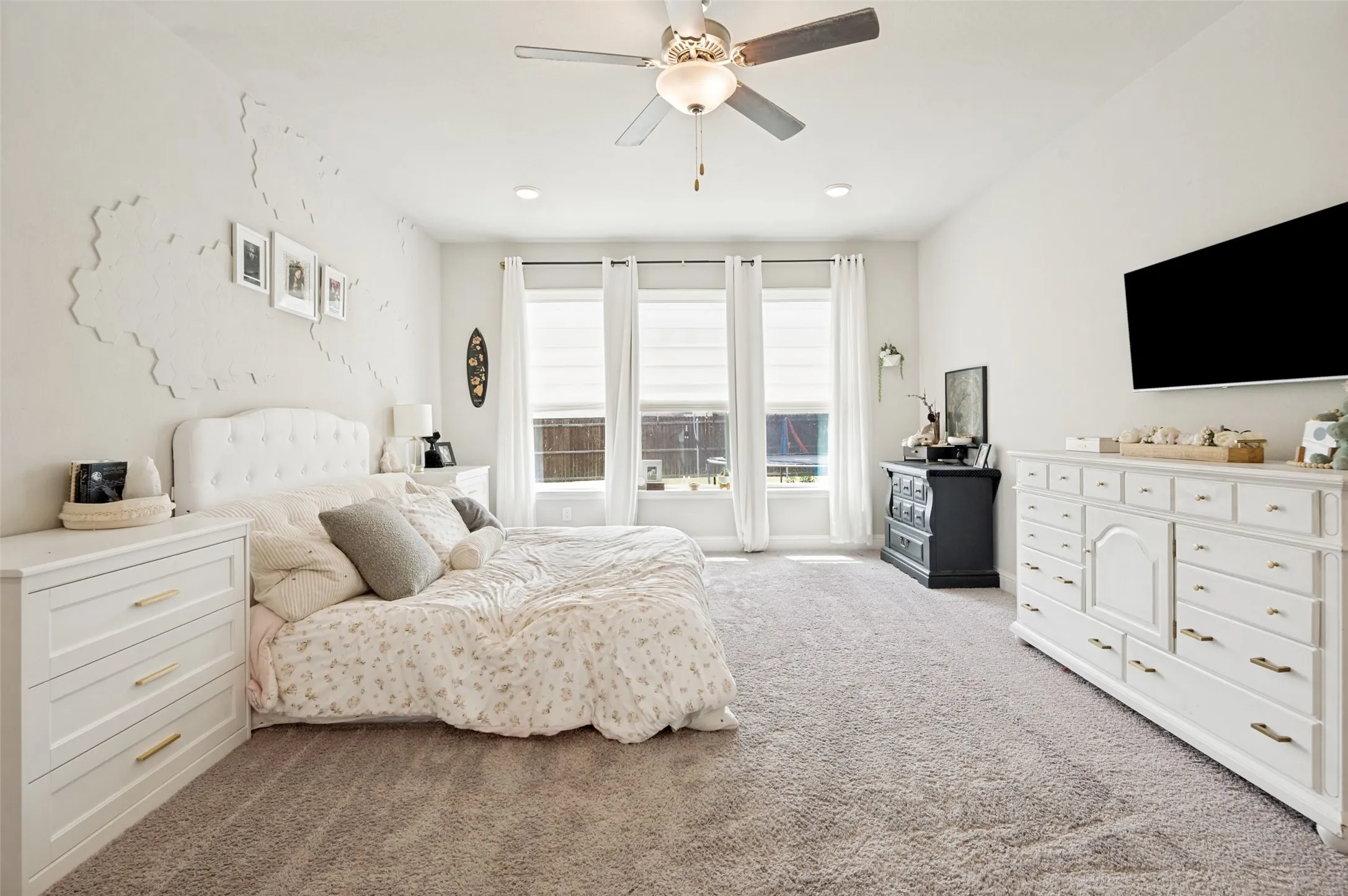 Single Family Residence For Sale in Denton County , 1720 Ordonez Drive, Little Elm, Texas 75068, 4 Bedroom, 4 Bathroom, 3 Garage spaces, 3,529 Sqft, built in 2021, mls#21296975, Real Estate Agent in Little Elm, Homes For Sale in Denton county, Homes For Sale in Little Elm, Realtor in Little Elm Texas, Real Estate Brokerage Independent Realty Texas, Luminita Cordes Realtor