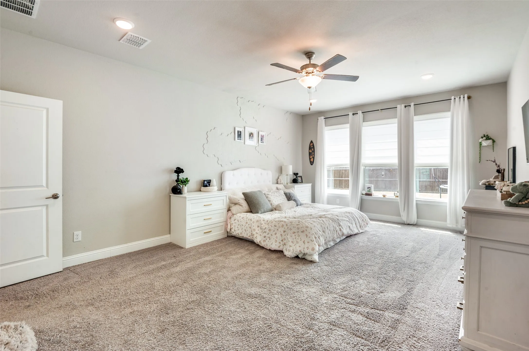 Single Family Residence For Sale in Denton County , 1720 Ordonez Drive, Little Elm, Texas 75068, 4 Bedroom, 4 Bathroom, 3 Garage spaces, 3,529 Sqft, built in 2021, mls#21296975, Real Estate Agent in Little Elm, Homes For Sale in Denton county, Homes For Sale in Little Elm, Realtor in Little Elm Texas, Real Estate Brokerage Independent Realty Texas, Luminita Cordes Realtor