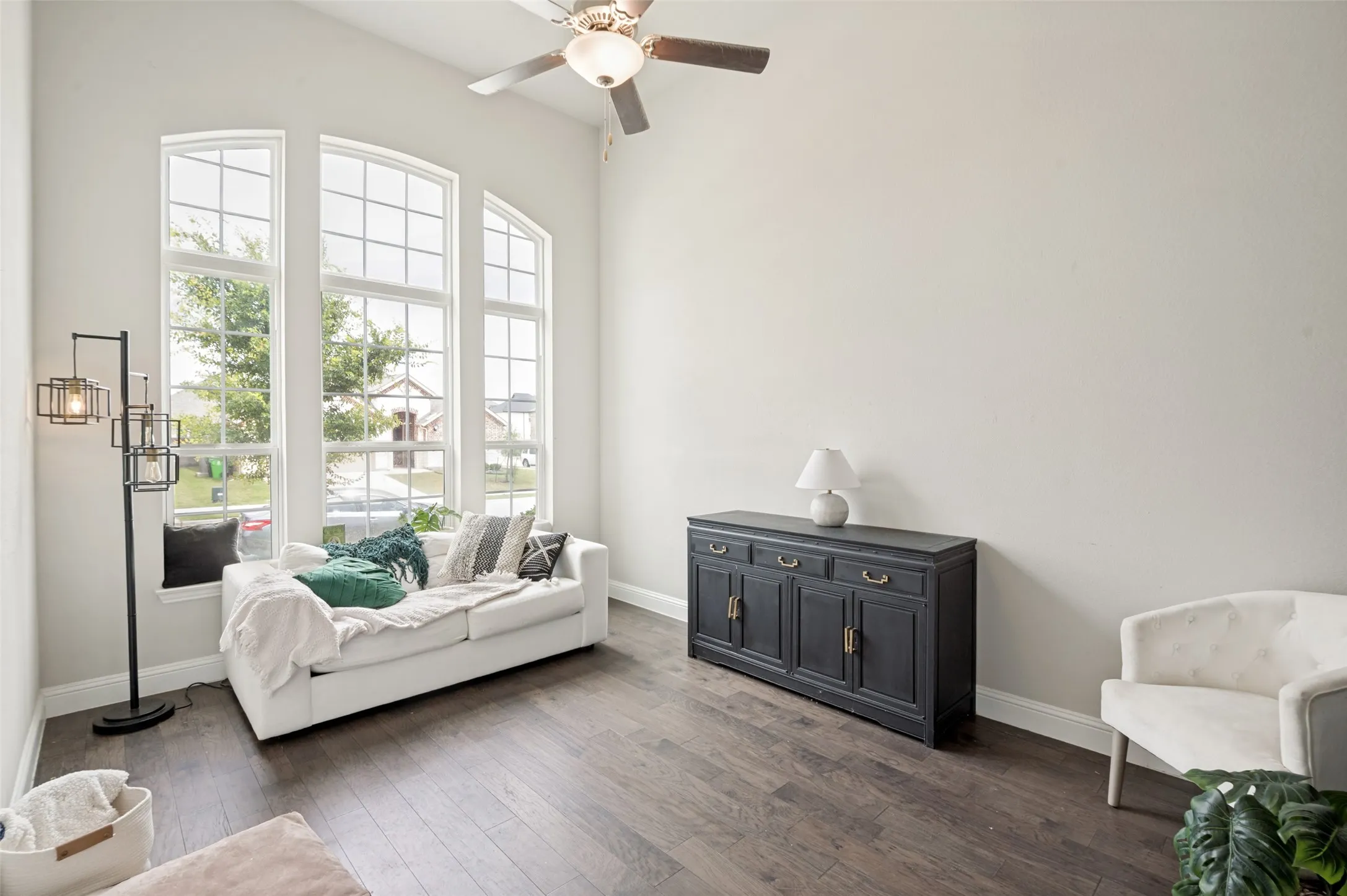 Single Family Residence For Sale in Denton County , 1720 Ordonez Drive, Little Elm, Texas 75068, 4 Bedroom, 4 Bathroom, 3 Garage spaces, 3,529 Sqft, built in 2021, mls#21296975, Real Estate Agent in Little Elm, Homes For Sale in Denton county, Homes For Sale in Little Elm, Realtor in Little Elm Texas, Real Estate Brokerage Independent Realty Texas, Luminita Cordes Realtor