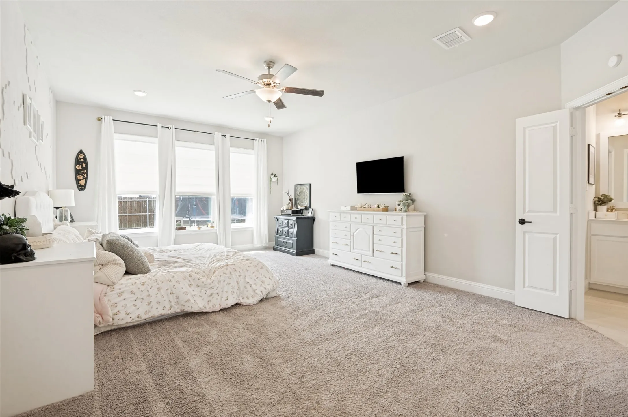 Single Family Residence For Sale in Denton County , 1720 Ordonez Drive, Little Elm, Texas 75068, 4 Bedroom, 4 Bathroom, 3 Garage spaces, 3,529 Sqft, built in 2021, mls#21296975, Real Estate Agent in Little Elm, Homes For Sale in Denton county, Homes For Sale in Little Elm, Realtor in Little Elm Texas, Real Estate Brokerage Independent Realty Texas, Luminita Cordes Realtor