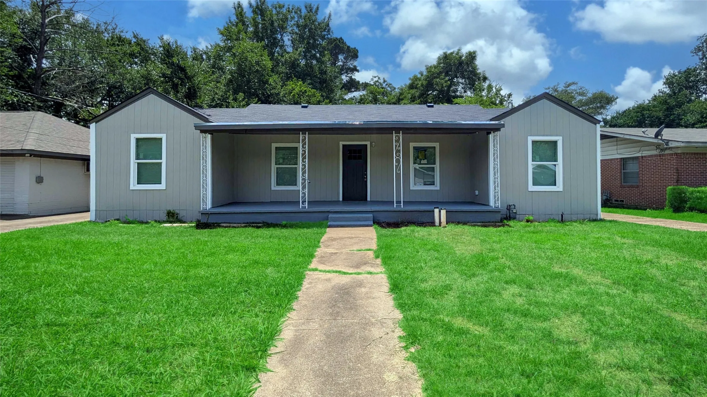 Single Family Residence For Sale in Lamar County , 1404 E Polk Street, Paris, Texas 75460, 3 Bedroom, 2 Bathroom, Garage spaces, 1,366 Sqft, built in 1950, mls#21297032, Real Estate Agent in Paris, Homes For Sale in Lamar county, Homes For Sale in Paris, Realtor in Paris Texas, Real Estate Brokerage Independent Realty Texas, Luminita Cordes Realtor