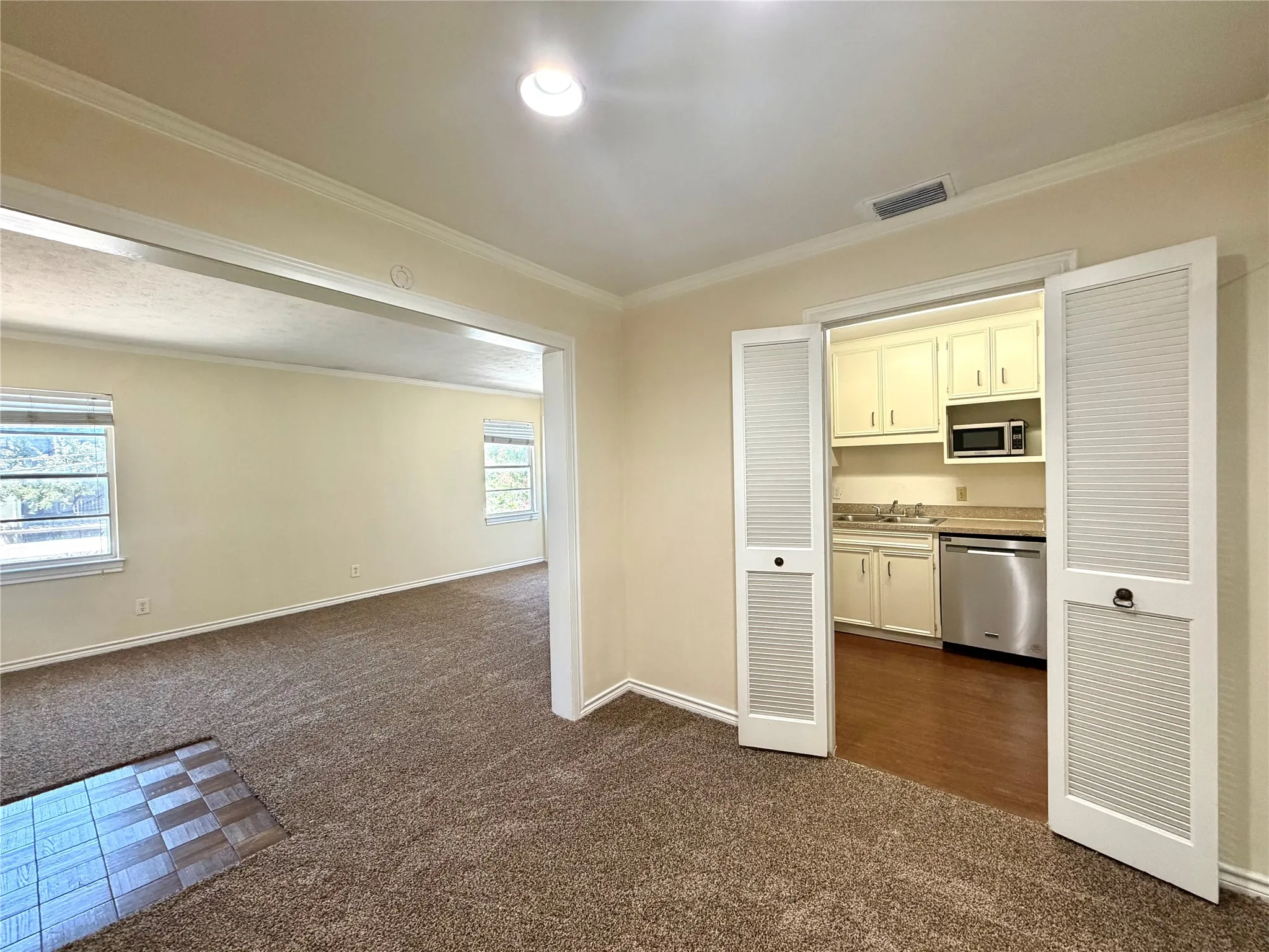 Condominium For Rent in Dallas County , 4311 Cole Avenue 111, Dallas, Texas 75205, 1 Bedroom, 1 Bathroom, Garage spaces, 659 Sqft, built in 1983, mls#21290881, Real Estate Agent in Dallas, Homes For Rent in Dallas county, Homes For Rent in Dallas, Realtor in Dallas Texas, Real Estate Brokerage Independent Realty Texas, Luminita Cordes Realtor