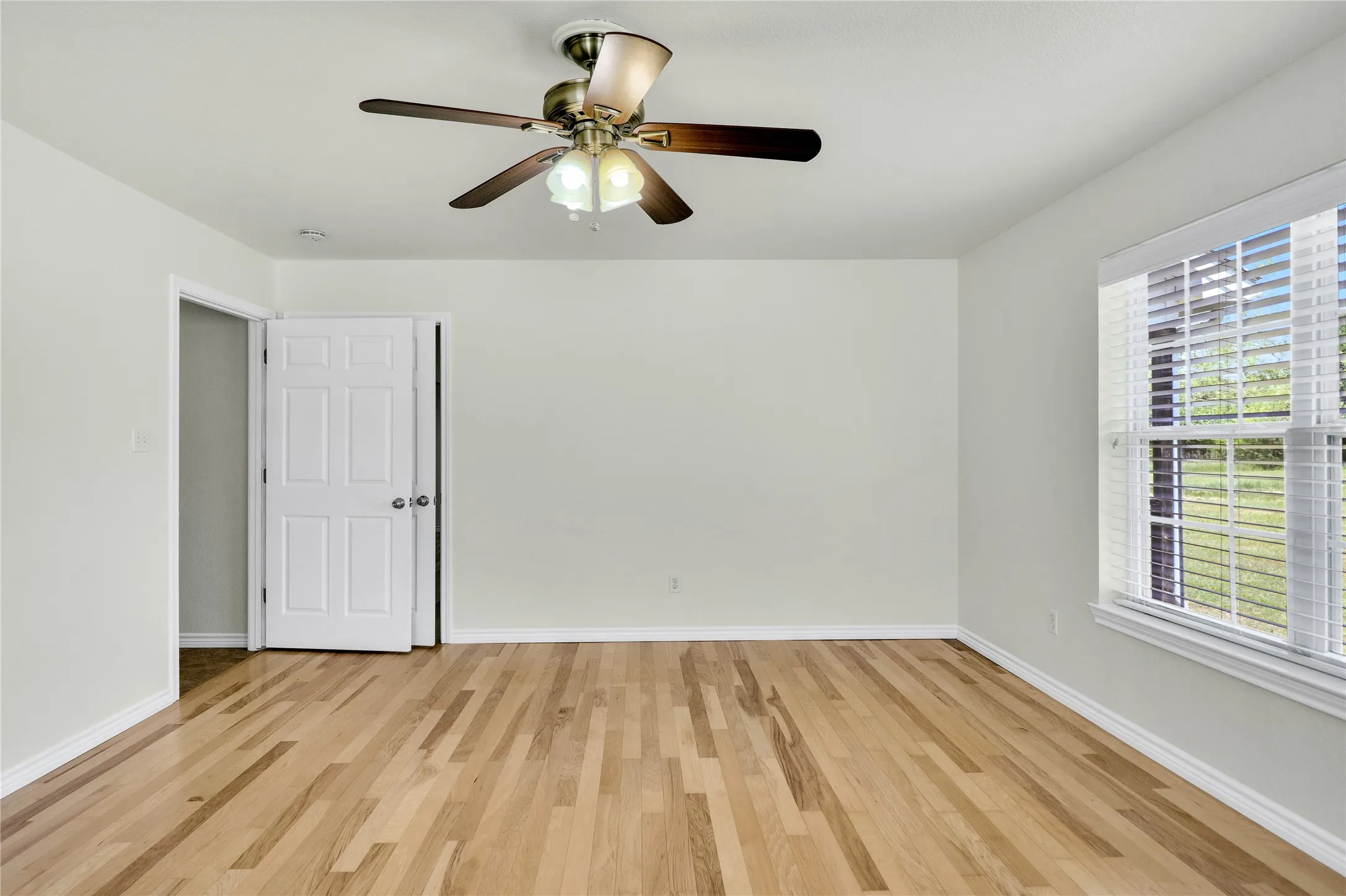 Single Family Residence For Sale in Johnson County , 1633 FM-3136, Cleburne, Texas 76031, 7 Bedroom, 5 Bathroom, 4 Garage spaces, 2 Sqft, built in 2011, mls#21296471, Real Estate Agent in Cleburne, Homes For Sale in Johnson county, Homes For Sale in Cleburne, Realtor in Cleburne Texas, Real Estate Brokerage Independent Realty Texas, Luminita Cordes Realtor