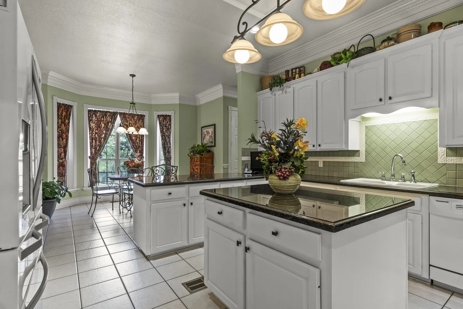 Single Family Residence For Sale in Titus County , 903 Deer Trail Ln, Mt Pleasant, Texas 75455, 3 Bedroom, 3 Bathroom, 3 Garage spaces, 3,527 Sqft, built in 1997, mls#21297125, Real Estate Agent in Mt Pleasant, Homes For Sale in Titus county, Homes For Sale in Mt Pleasant, Realtor in Mt Pleasant Texas, Real Estate Brokerage Independent Realty Texas, Luminita Cordes Realtor