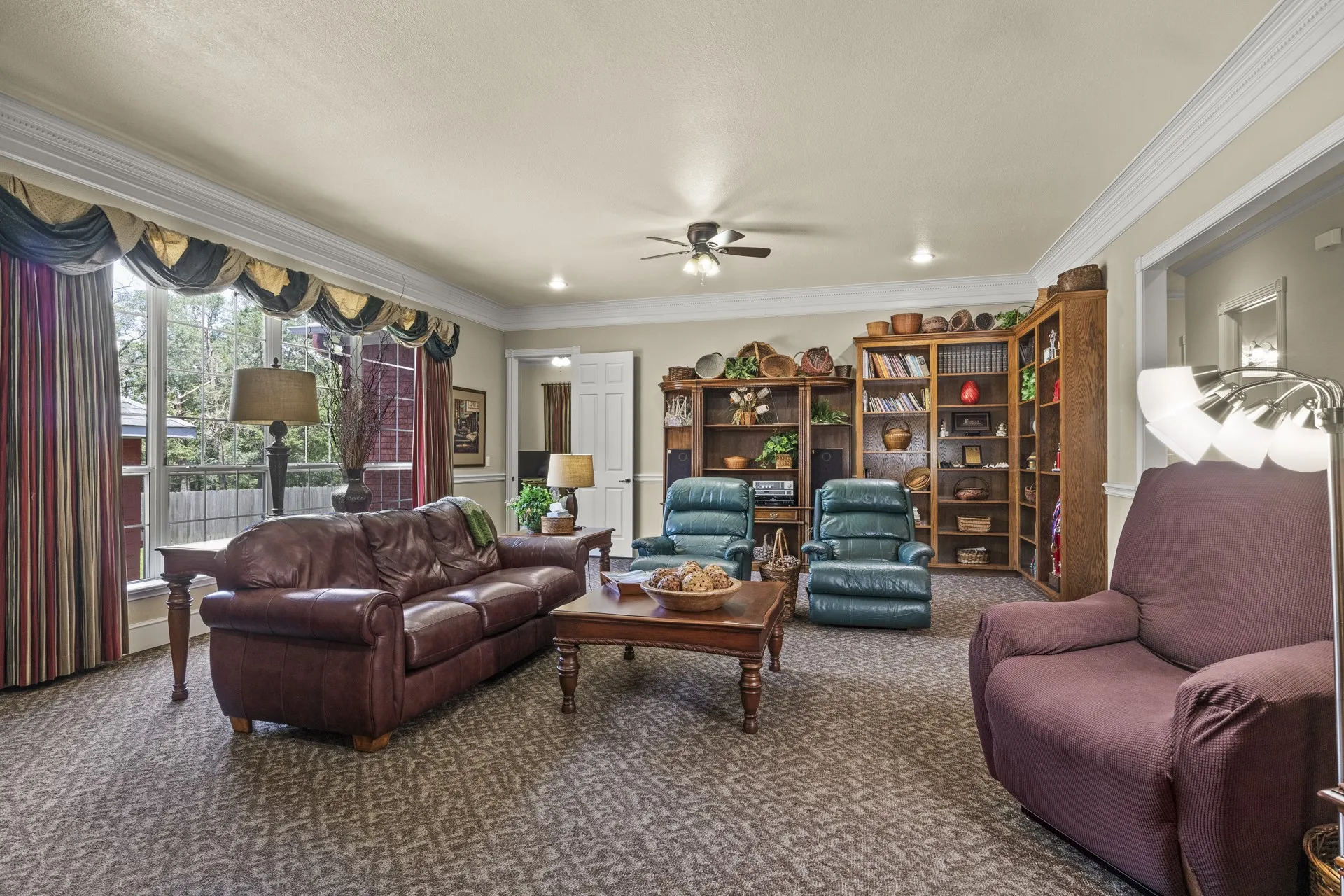 Single Family Residence For Sale in Titus County , 903 Deer Trail Ln, Mt Pleasant, Texas 75455, 3 Bedroom, 3 Bathroom, 3 Garage spaces, 3,527 Sqft, built in 1997, mls#21297125, Real Estate Agent in Mt Pleasant, Homes For Sale in Titus county, Homes For Sale in Mt Pleasant, Realtor in Mt Pleasant Texas, Real Estate Brokerage Independent Realty Texas, Luminita Cordes Realtor