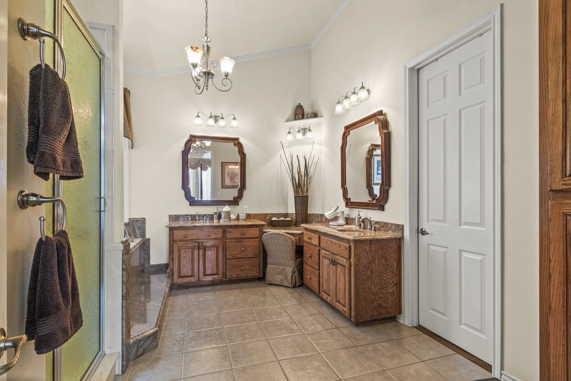 Single Family Residence For Sale in Titus County , 903 Deer Trail Ln, Mt Pleasant, Texas 75455, 3 Bedroom, 3 Bathroom, 3 Garage spaces, 3,527 Sqft, built in 1997, mls#21297125, Real Estate Agent in Mt Pleasant, Homes For Sale in Titus county, Homes For Sale in Mt Pleasant, Realtor in Mt Pleasant Texas, Real Estate Brokerage Independent Realty Texas, Luminita Cordes Realtor