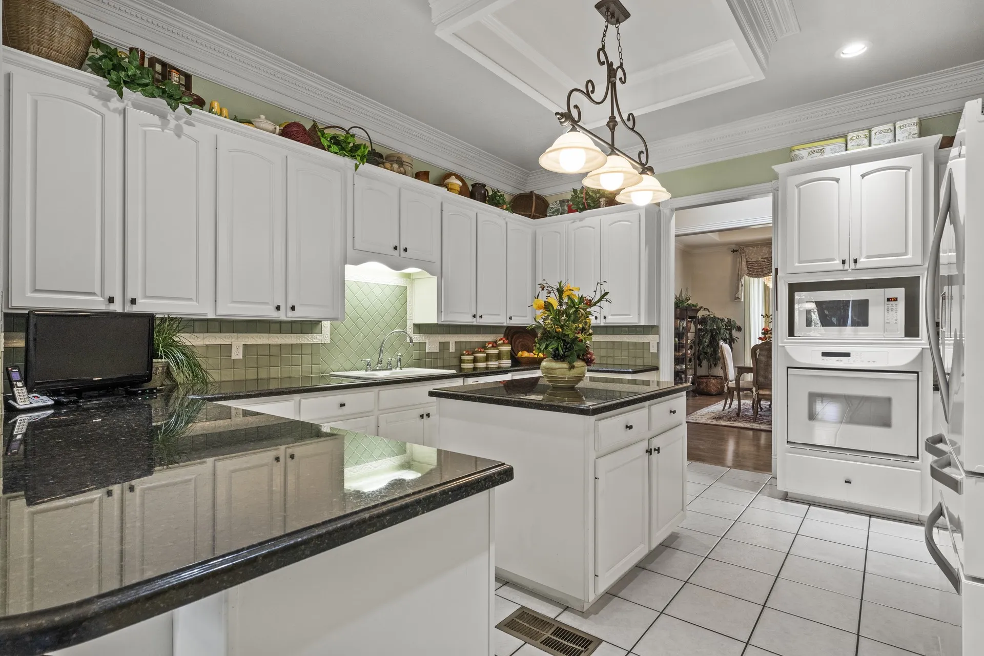 Single Family Residence For Sale in Titus County , 903 Deer Trail Ln, Mt Pleasant, Texas 75455, 3 Bedroom, 3 Bathroom, 3 Garage spaces, 3,527 Sqft, built in 1997, mls#21297125, Real Estate Agent in Mt Pleasant, Homes For Sale in Titus county, Homes For Sale in Mt Pleasant, Realtor in Mt Pleasant Texas, Real Estate Brokerage Independent Realty Texas, Luminita Cordes Realtor