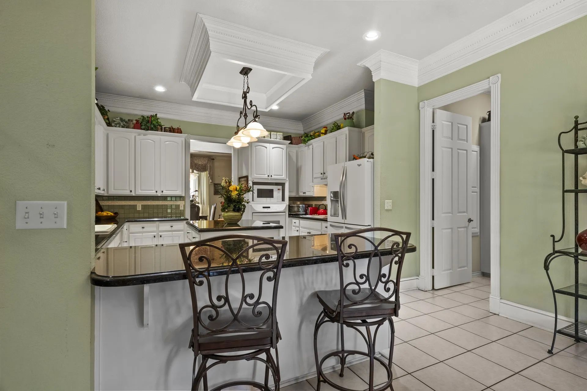 Single Family Residence For Sale in Titus County , 903 Deer Trail Ln, Mt Pleasant, Texas 75455, 3 Bedroom, 3 Bathroom, 3 Garage spaces, 3,527 Sqft, built in 1997, mls#21297125, Real Estate Agent in Mt Pleasant, Homes For Sale in Titus county, Homes For Sale in Mt Pleasant, Realtor in Mt Pleasant Texas, Real Estate Brokerage Independent Realty Texas, Luminita Cordes Realtor
