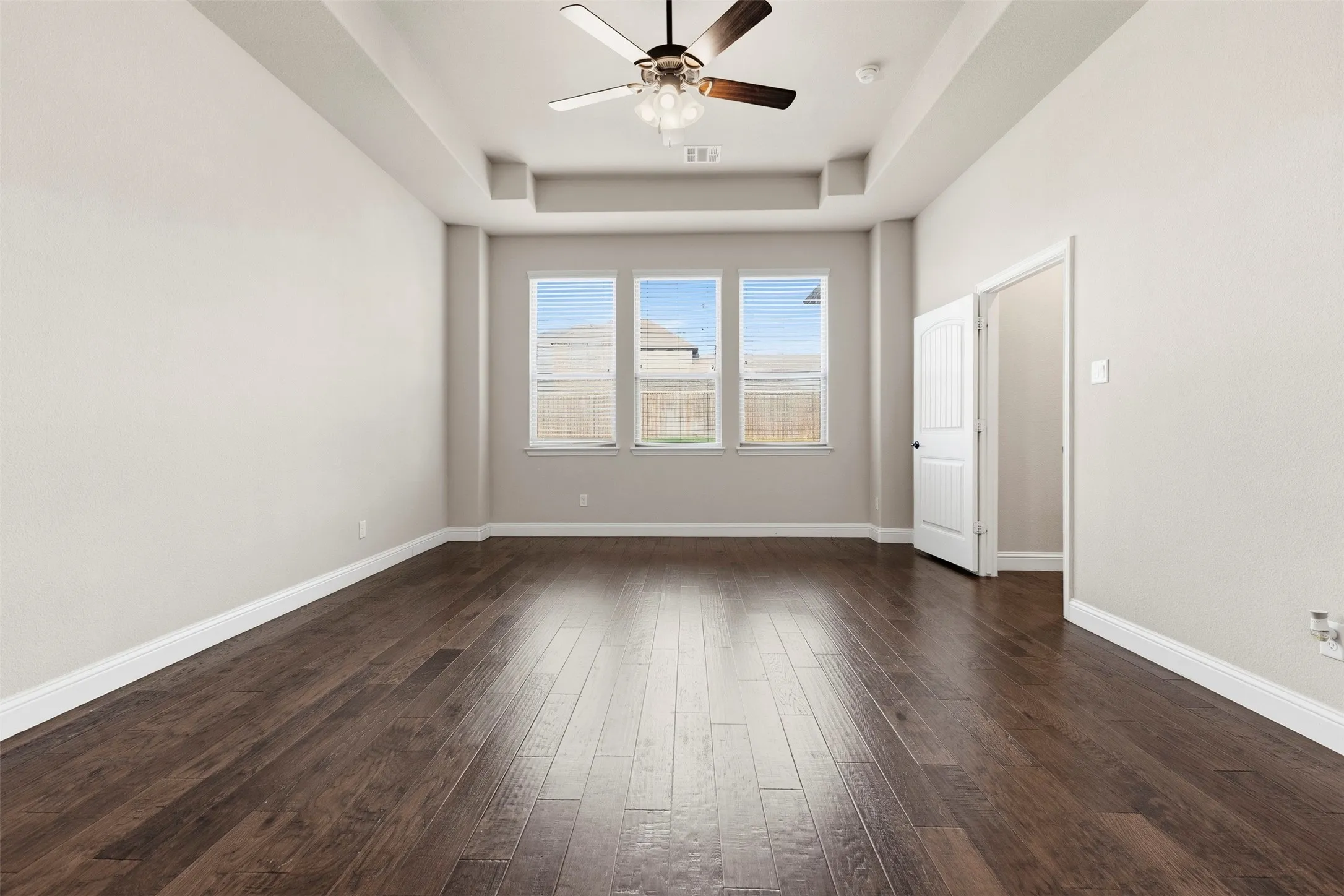 Single Family Residence For Sale in Ellis County , 421 Summer Grove Drive, Midlothian, Texas 76065, 4 Bedroom, 5 Bathroom, 3 Garage spaces, 3,870 Sqft, built in 2018, mls#21295987, Real Estate Agent in Midlothian, Homes For Sale in Ellis county, Homes For Sale in Midlothian, Realtor in Midlothian Texas, Real Estate Brokerage Independent Realty Texas, Luminita Cordes Realtor