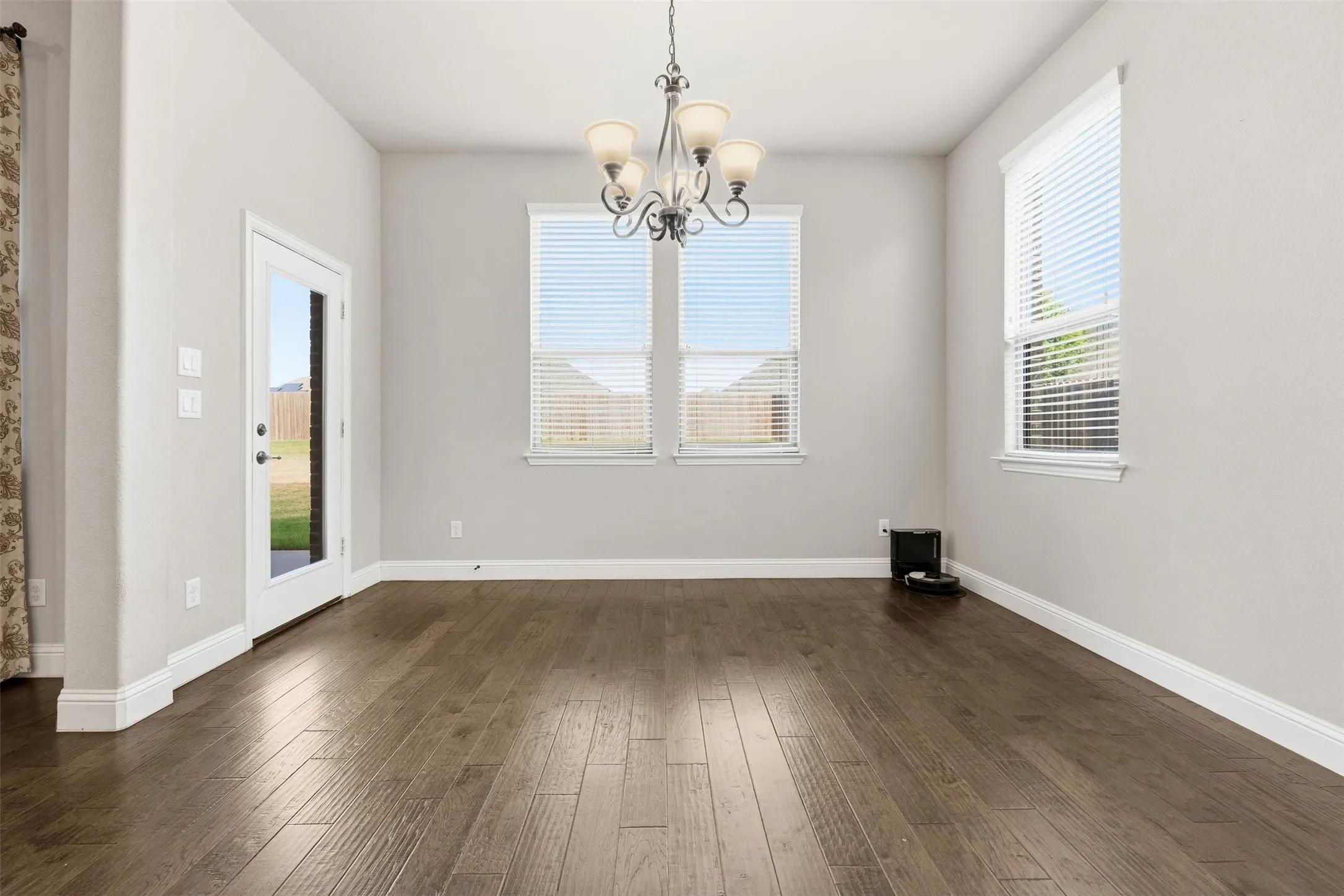 Single Family Residence For Sale in Ellis County , 421 Summer Grove Drive, Midlothian, Texas 76065, 4 Bedroom, 5 Bathroom, 3 Garage spaces, 3,870 Sqft, built in 2018, mls#21295987, Real Estate Agent in Midlothian, Homes For Sale in Ellis county, Homes For Sale in Midlothian, Realtor in Midlothian Texas, Real Estate Brokerage Independent Realty Texas, Luminita Cordes Realtor