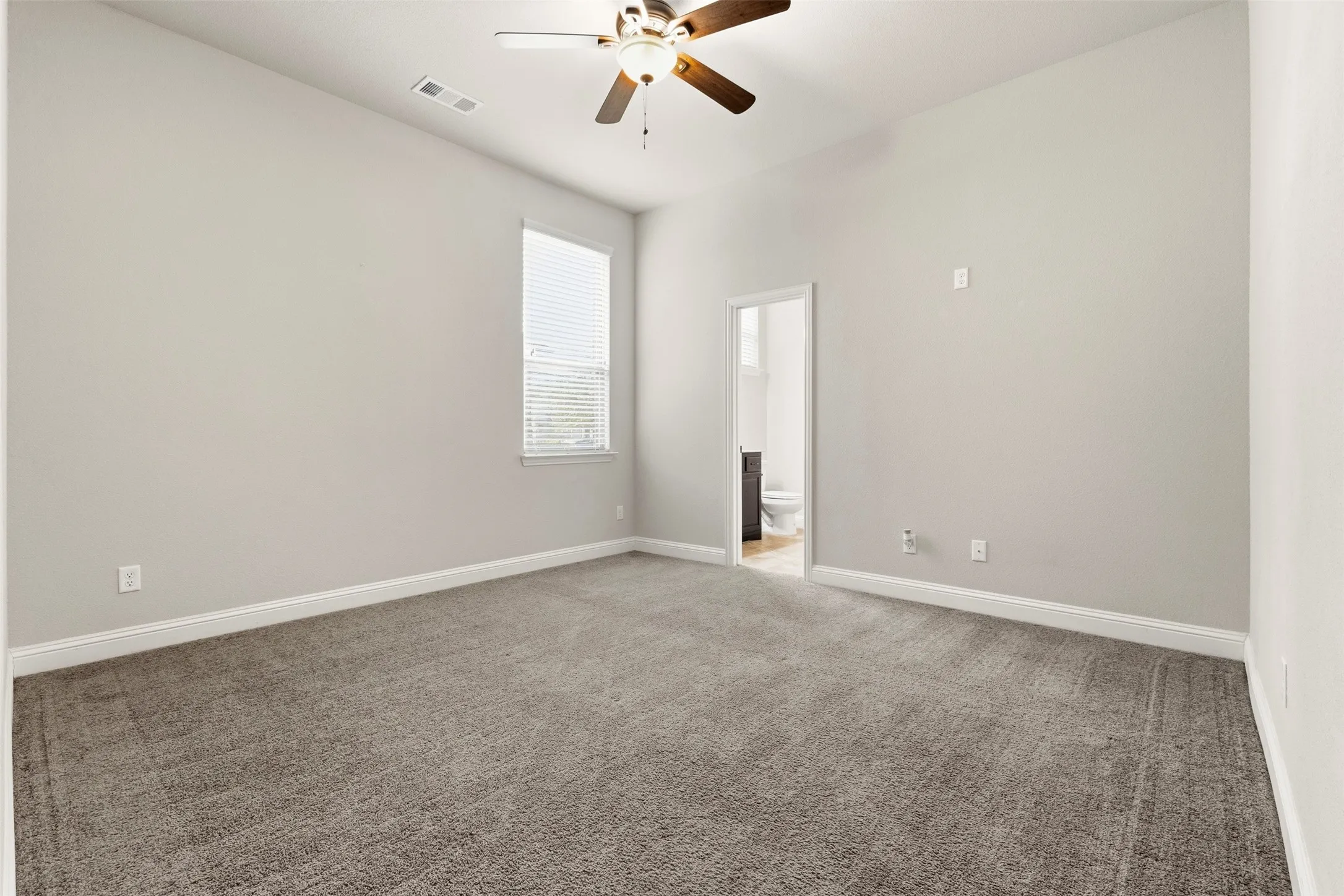 Single Family Residence For Sale in Ellis County , 421 Summer Grove Drive, Midlothian, Texas 76065, 4 Bedroom, 5 Bathroom, 3 Garage spaces, 3,870 Sqft, built in 2018, mls#21295987, Real Estate Agent in Midlothian, Homes For Sale in Ellis county, Homes For Sale in Midlothian, Realtor in Midlothian Texas, Real Estate Brokerage Independent Realty Texas, Luminita Cordes Realtor