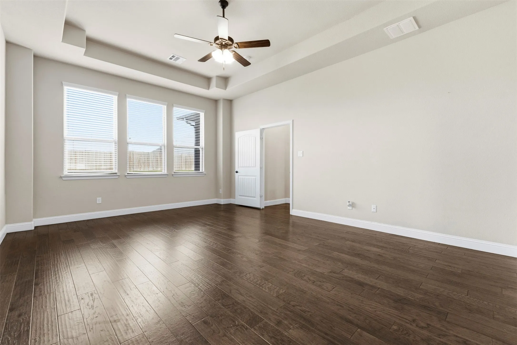 Single Family Residence For Sale in Ellis County , 421 Summer Grove Drive, Midlothian, Texas 76065, 4 Bedroom, 5 Bathroom, 3 Garage spaces, 3,870 Sqft, built in 2018, mls#21295987, Real Estate Agent in Midlothian, Homes For Sale in Ellis county, Homes For Sale in Midlothian, Realtor in Midlothian Texas, Real Estate Brokerage Independent Realty Texas, Luminita Cordes Realtor