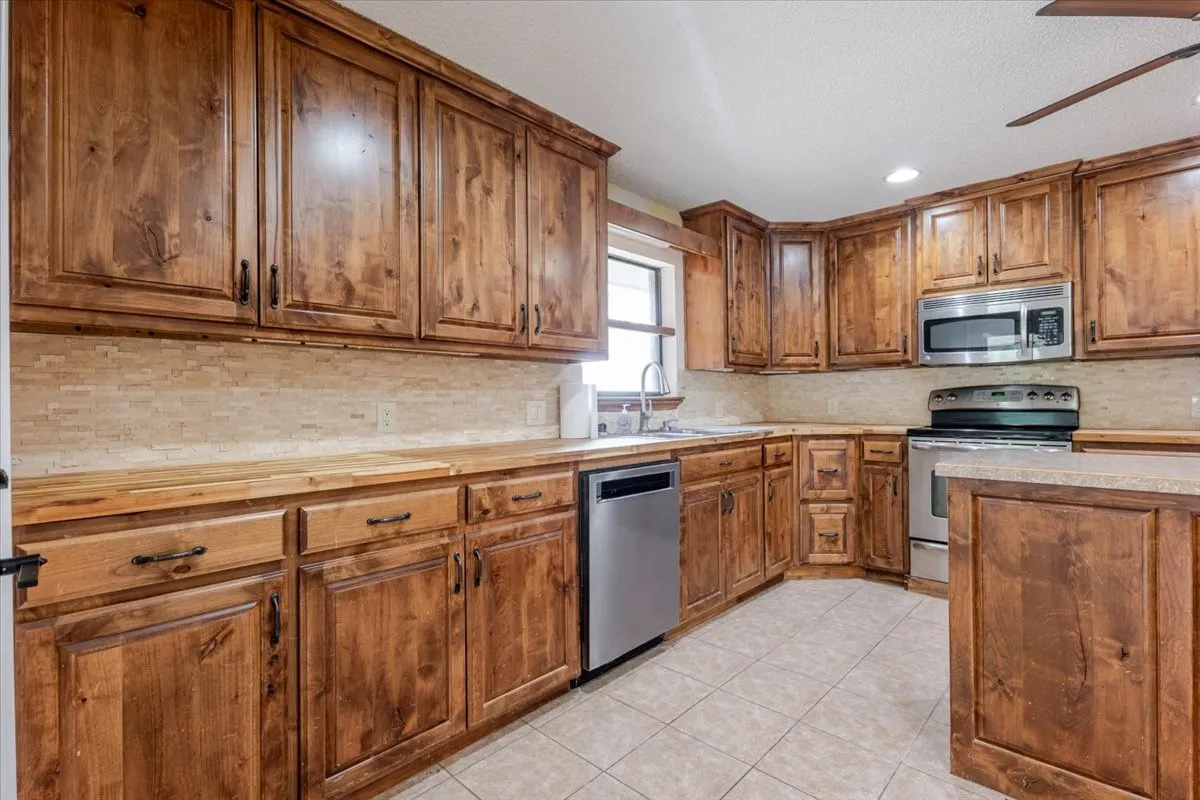 Farm For Sale in Parker County , 606 Grindstone Road, Brock, Texas 76087, 3 Bedroom, 2 Bathroom, 2 Garage spaces, 2,281 Sqft, built in 1978, Price $1,095,000, mls#21296419, Real Estate Agent in Brock, Homes For Sale in Parker county, Homes For Sale in Brock, Realtor in Brock Texas, Real Estate Brokerage Independent Realty Texas, Luminita Cordes Realtor