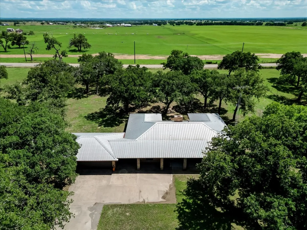 Farm For Sale in Parker County , 606 Grindstone Road, Brock, Texas 76087, 3 Bedroom, 2 Bathroom, 2 Garage spaces, 2,281 Sqft, built in 1978, Price $1,095,000, mls#21296419, Real Estate Agent in Brock, Homes For Sale in Parker county, Homes For Sale in Brock, Realtor in Brock Texas, Real Estate Brokerage Independent Realty Texas, Luminita Cordes Realtor