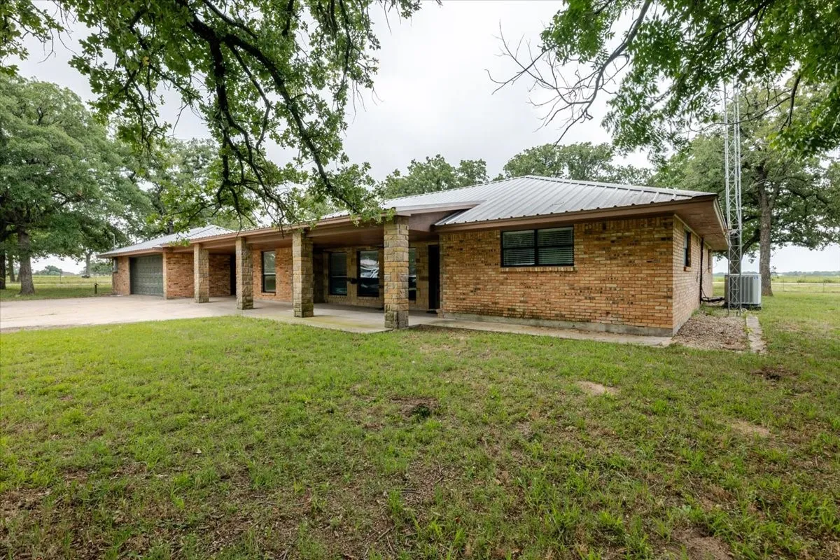Farm For Sale in Parker County , 606 Grindstone Road, Brock, Texas 76087, 3 Bedroom, 2 Bathroom, 2 Garage spaces, 2,281 Sqft, built in 1978, Price $1,095,000, mls#21296419, Real Estate Agent in Brock, Homes For Sale in Parker county, Homes For Sale in Brock, Realtor in Brock Texas, Real Estate Brokerage Independent Realty Texas, Luminita Cordes Realtor