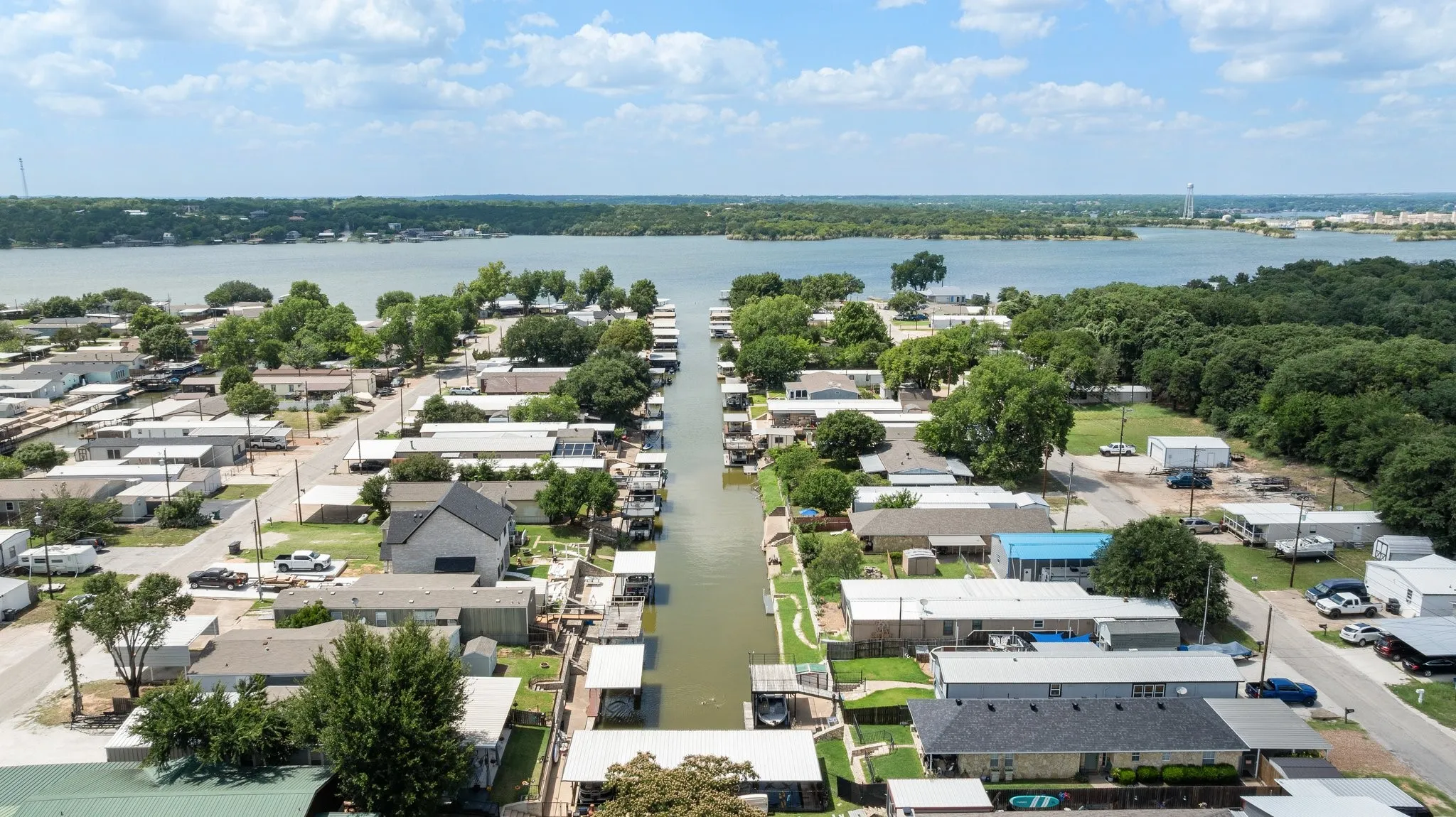 Manufactured Home For Sale in Hood County , 6619 Dayla Court, Granbury, Texas 76049, 3 Bedroom, 2 Bathroom, Garage spaces, 1,178 Sqft, built in 2017, mls#21294866, Real Estate Agent in Granbury, Homes For Sale in Hood county, Homes For Sale in Granbury, Realtor in Granbury Texas, Real Estate Brokerage Independent Realty Texas, Luminita Cordes Realtor