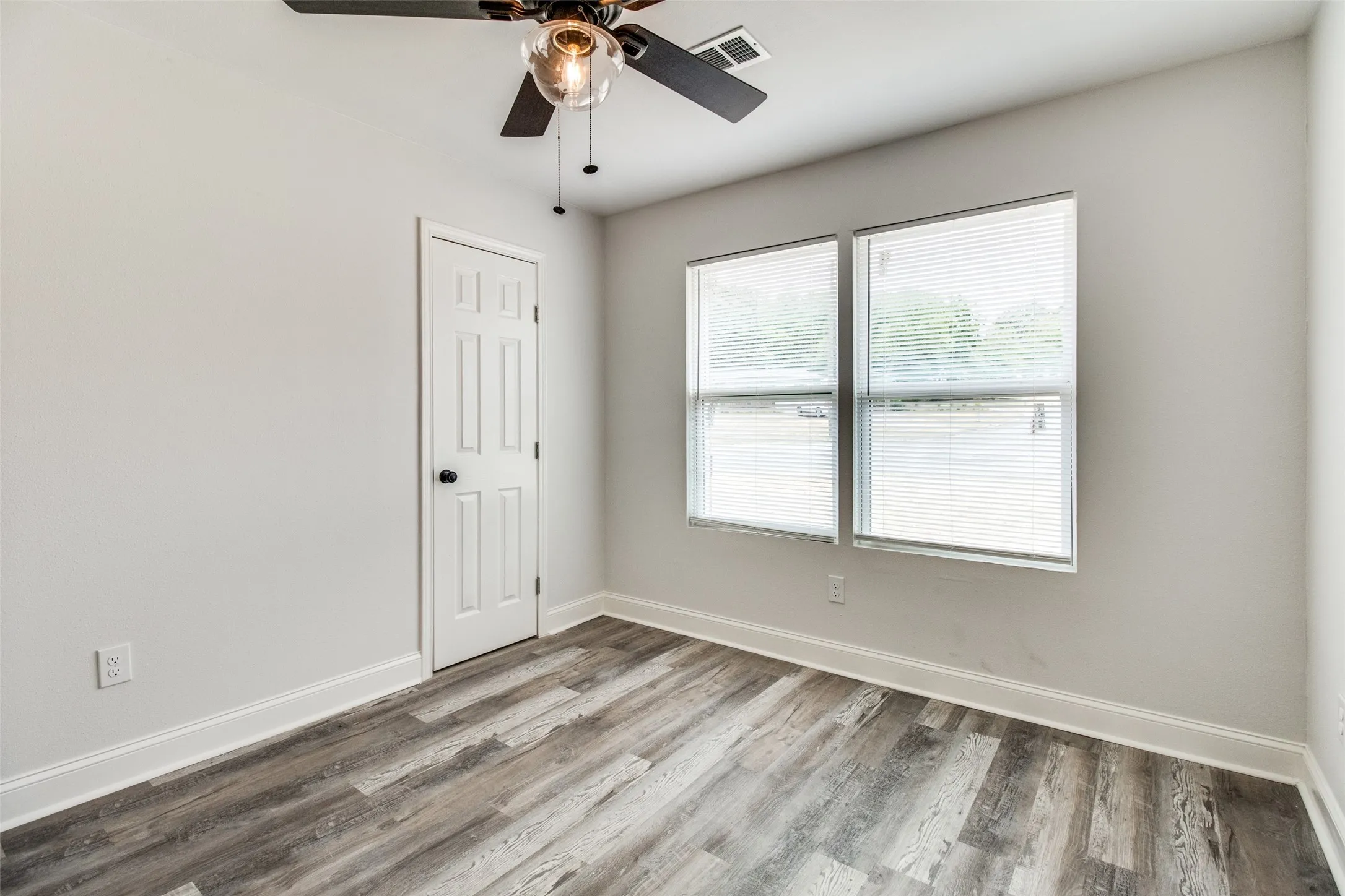 Empty room featuring ceiling fan and wood-type flooring