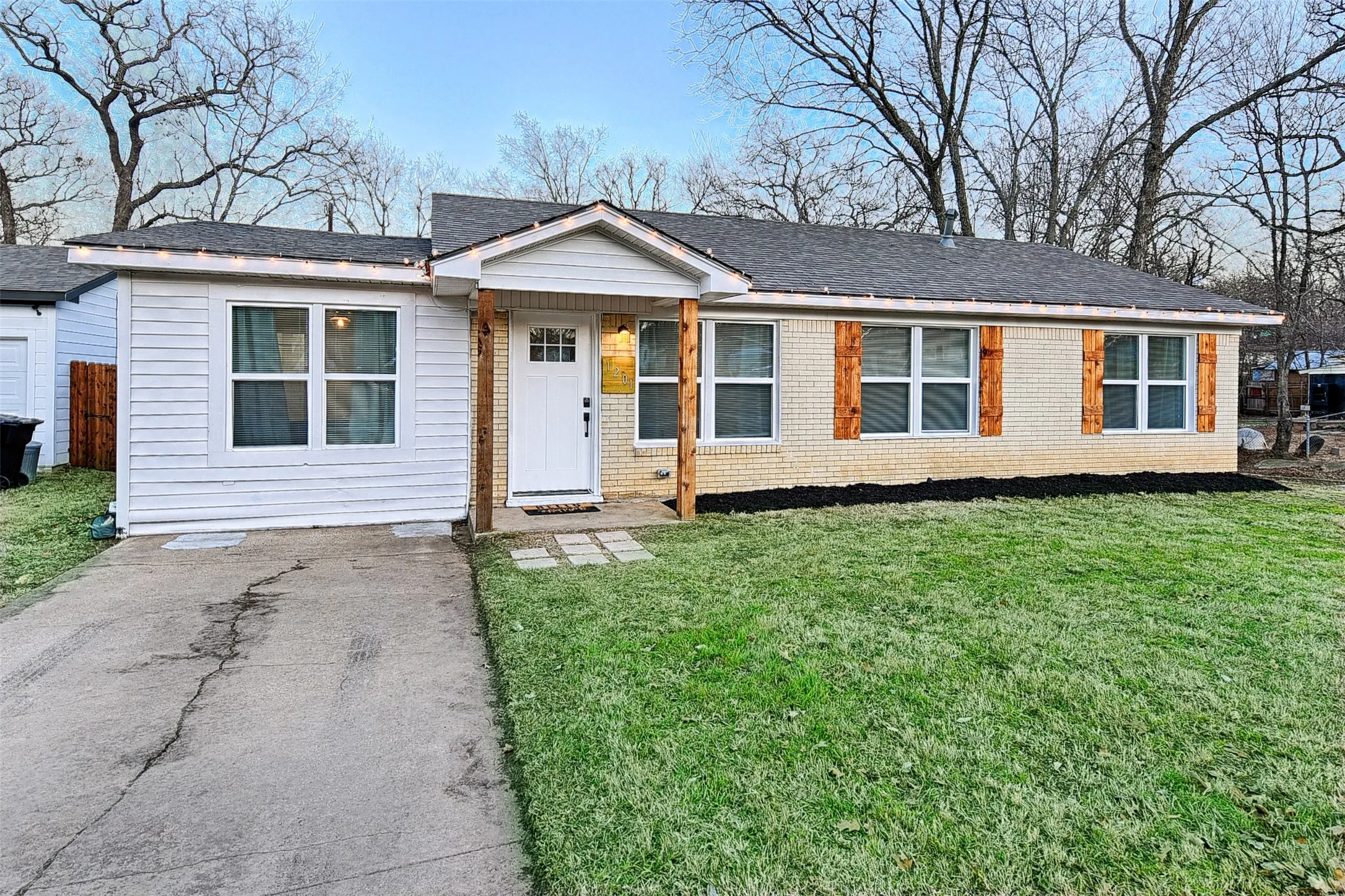 Single Family Residence For Rent in Grayson County , 1201 Ridgewood Road, Denison, Texas 75020, 4 Bedroom, 2 Bathroom, Garage spaces, 1,266 Sqft, built in 1955, mls#21297175, Real Estate Agent in Denison, Homes For Rent in Grayson county, Homes For Rent in Denison, Realtor in Denison Texas, Real Estate Brokerage Independent Realty Texas, Luminita Cordes Realtor
