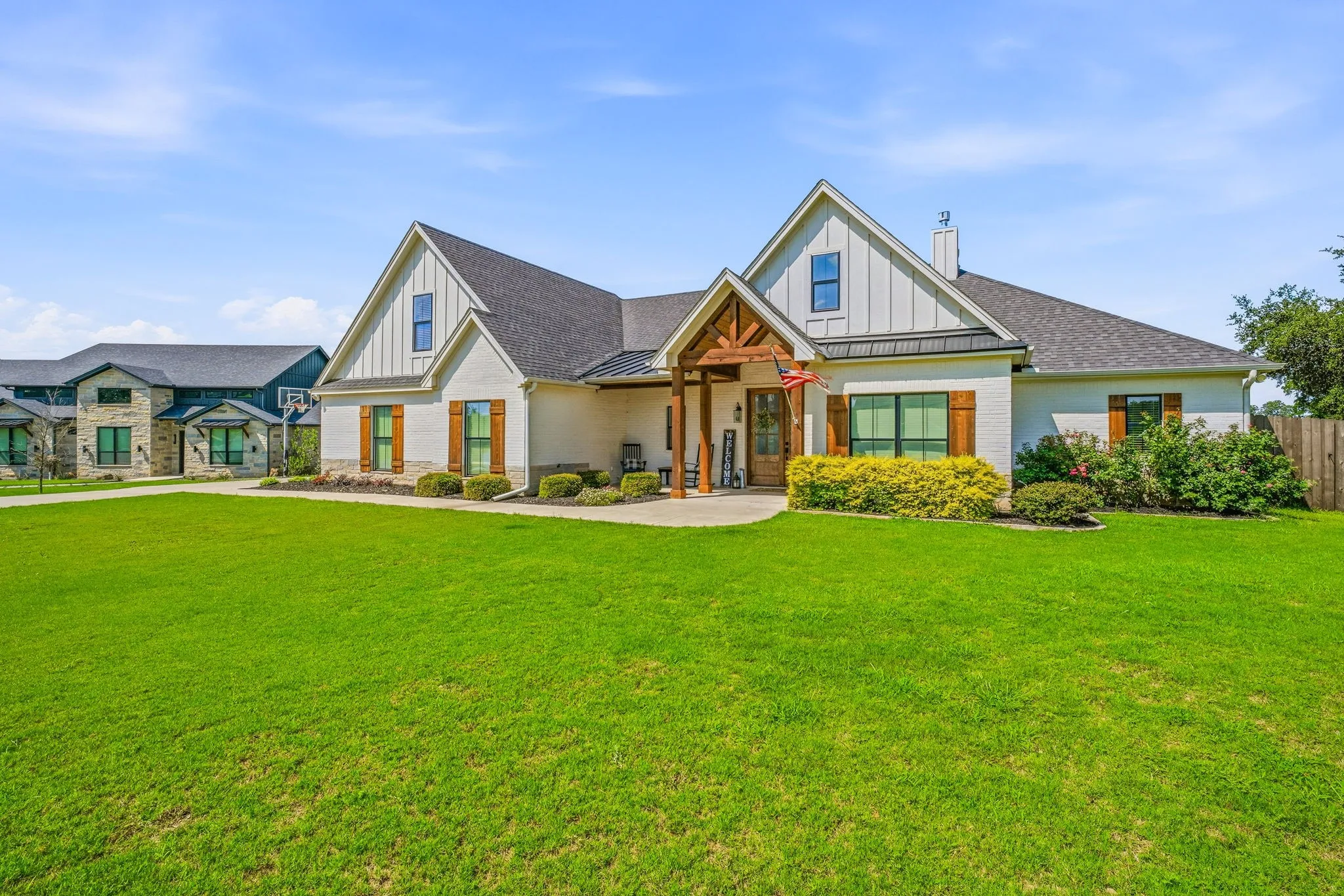 Single Family Residence For Sale in Erath County , 190 Blue Ribbon Lane, Stephenville, Texas 76401, 3 Bedroom, 3 Bathroom, 2 Garage spaces, 2,428 Sqft, built in 2019, mls#21296195, Real Estate Agent in Stephenville, Homes For Sale in Erath county, Homes For Sale in Stephenville, Realtor in Stephenville Texas, Real Estate Brokerage Independent Realty Texas, Luminita Cordes Realtor