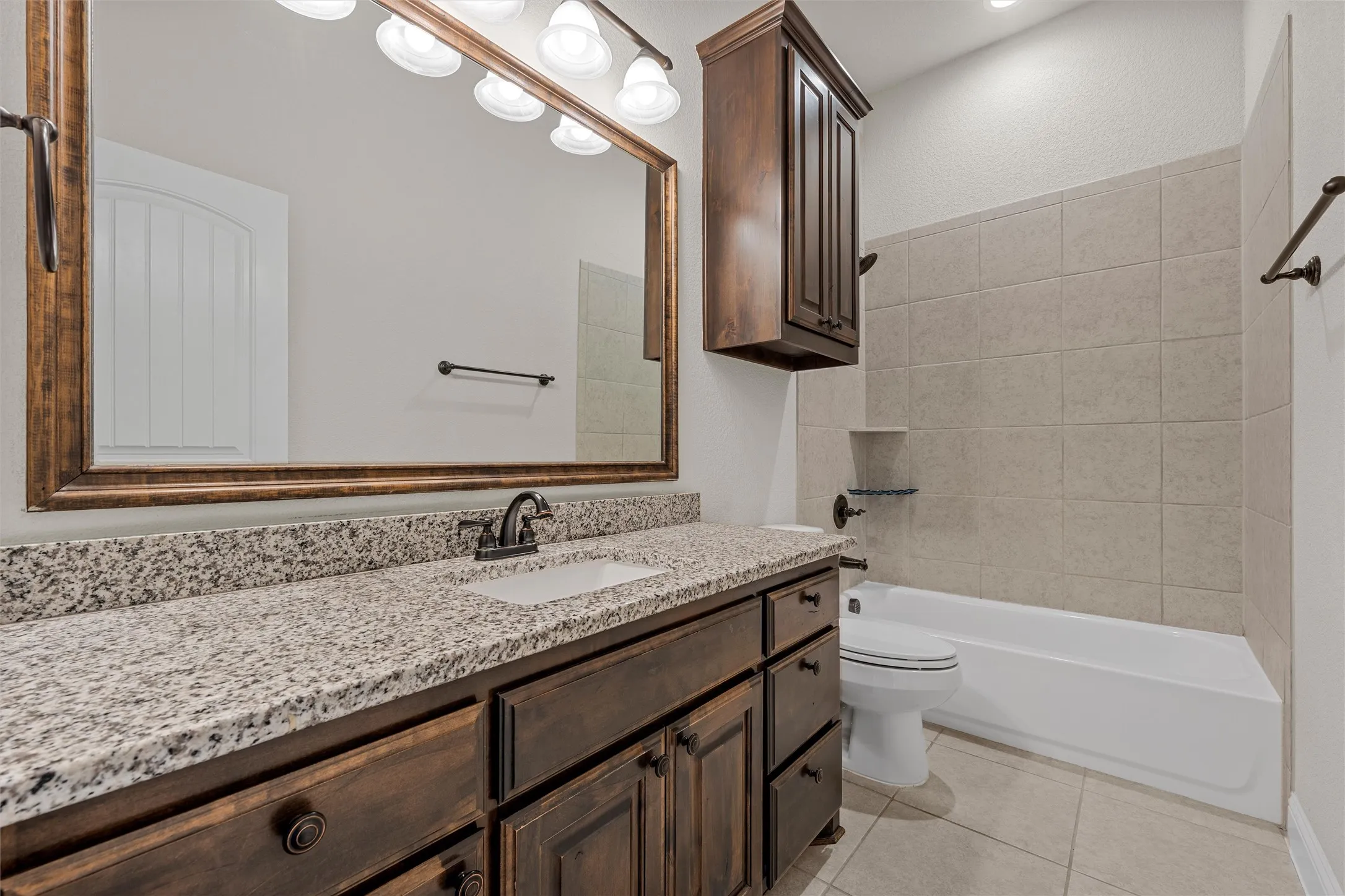 Single Family Residence For Sale in Mc Lennan County , 1093 Hesselridge Drive, Hewitt, Texas 76643, 4 Bedroom, 3 Bathroom, 2 Garage spaces, 2,676 Sqft, built in 2018, mls#21295141, Real Estate Agent in Hewitt, Homes For Sale in Mc Lennan county, Homes For Sale in Hewitt, Realtor in Hewitt Texas, Real Estate Brokerage Independent Realty Texas, Luminita Cordes Realtor