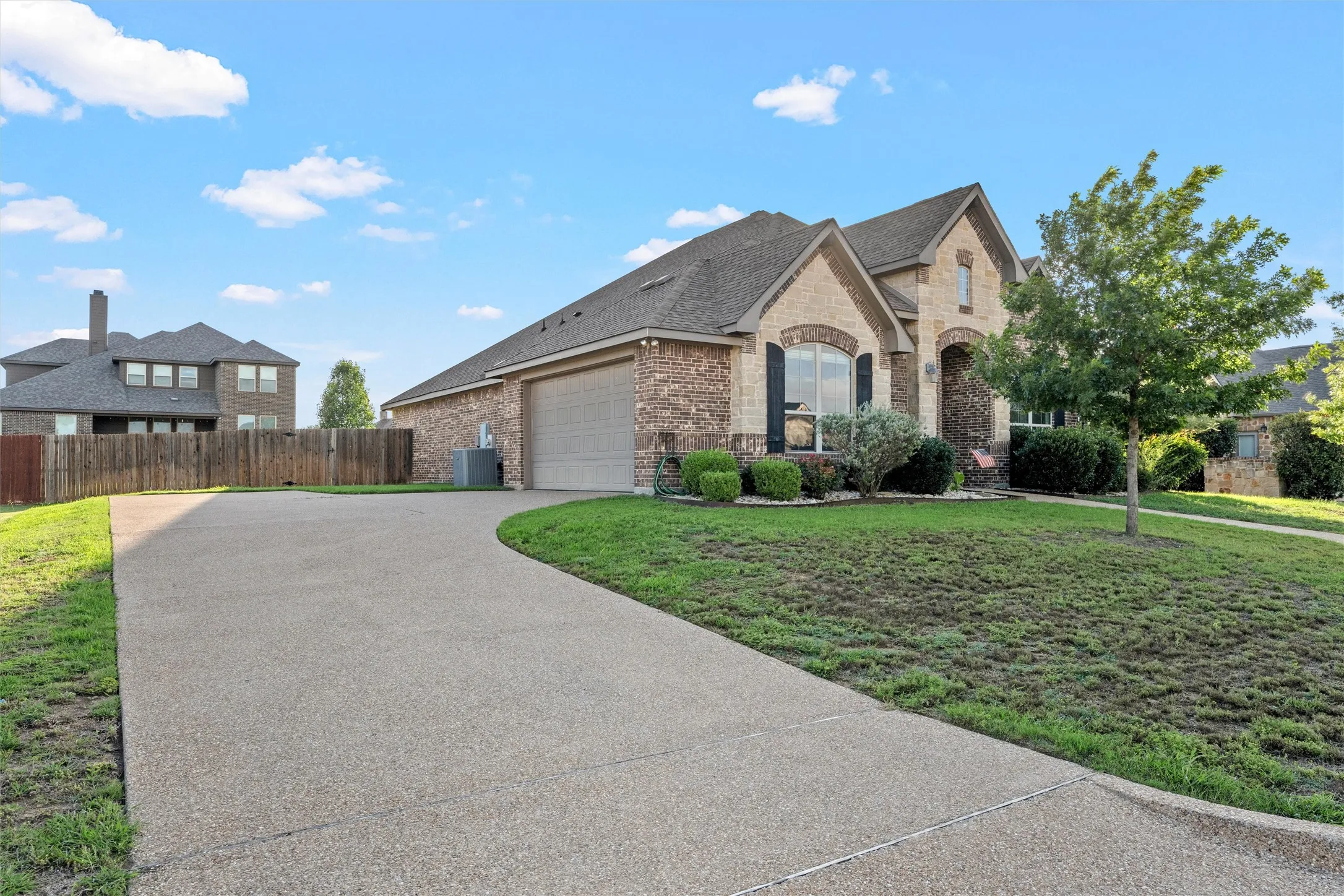 Single Family Residence For Sale in Mc Lennan County , 1093 Hesselridge Drive, Hewitt, Texas 76643, 4 Bedroom, 3 Bathroom, 2 Garage spaces, 2,676 Sqft, built in 2018, mls#21295141, Real Estate Agent in Hewitt, Homes For Sale in Mc Lennan county, Homes For Sale in Hewitt, Realtor in Hewitt Texas, Real Estate Brokerage Independent Realty Texas, Luminita Cordes Realtor