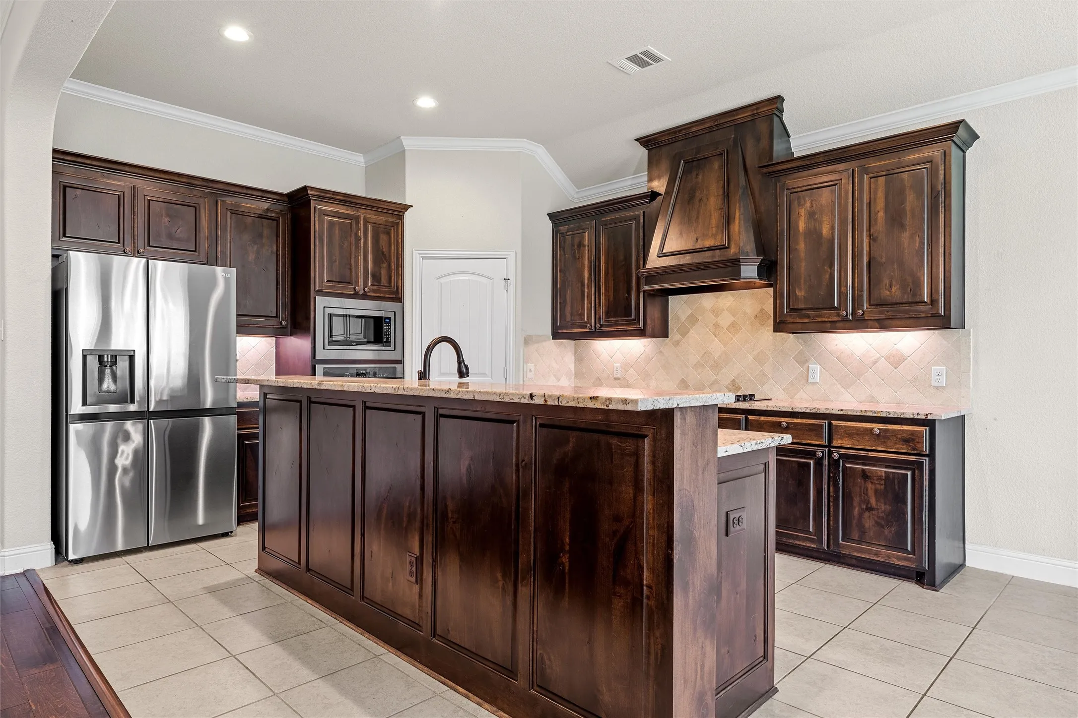 Single Family Residence For Sale in Mc Lennan County , 1093 Hesselridge Drive, Hewitt, Texas 76643, 4 Bedroom, 3 Bathroom, 2 Garage spaces, 2,676 Sqft, built in 2018, mls#21295141, Real Estate Agent in Hewitt, Homes For Sale in Mc Lennan county, Homes For Sale in Hewitt, Realtor in Hewitt Texas, Real Estate Brokerage Independent Realty Texas, Luminita Cordes Realtor