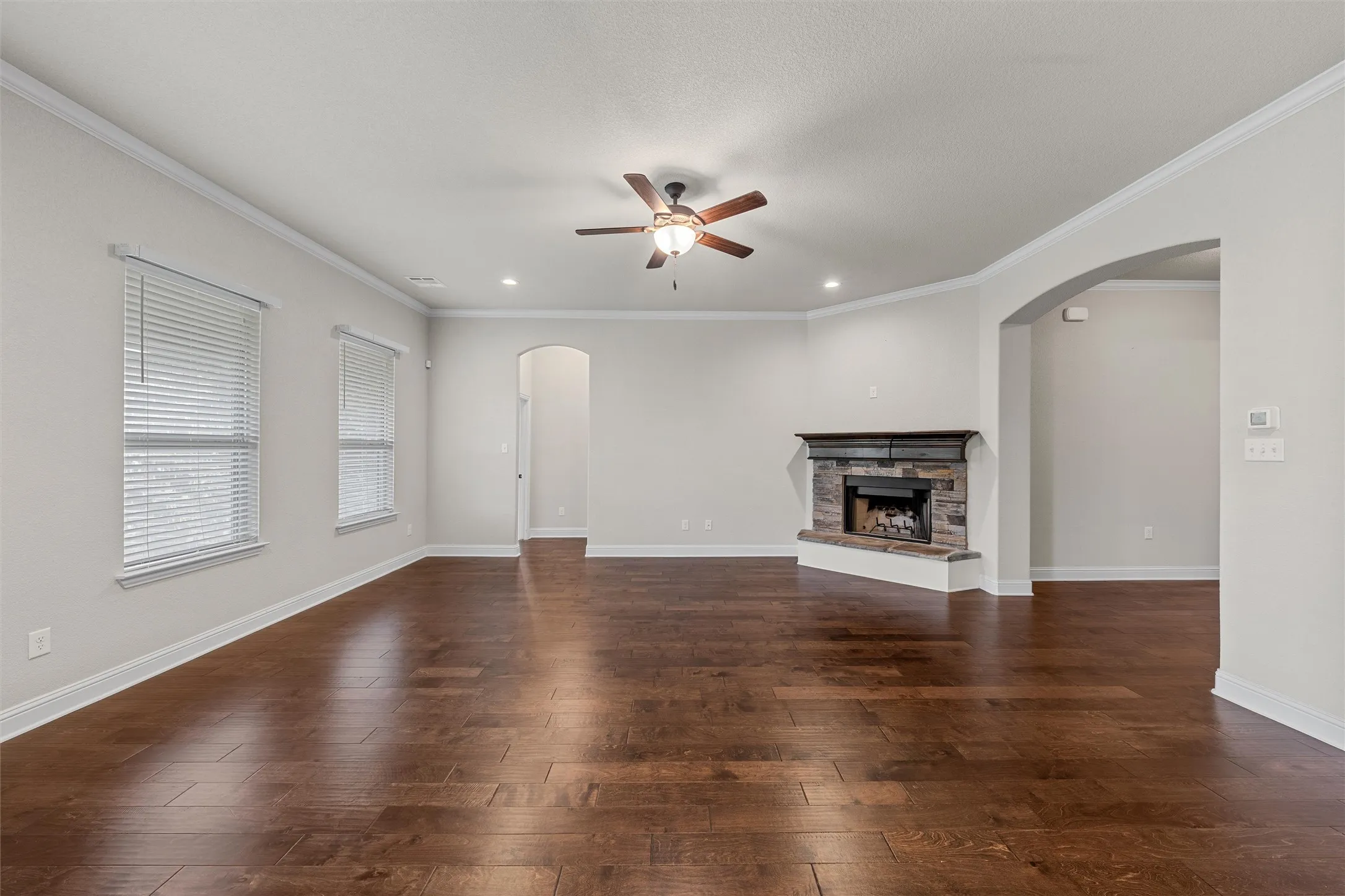 Single Family Residence For Sale in Mc Lennan County , 1093 Hesselridge Drive, Hewitt, Texas 76643, 4 Bedroom, 3 Bathroom, 2 Garage spaces, 2,676 Sqft, built in 2018, mls#21295141, Real Estate Agent in Hewitt, Homes For Sale in Mc Lennan county, Homes For Sale in Hewitt, Realtor in Hewitt Texas, Real Estate Brokerage Independent Realty Texas, Luminita Cordes Realtor