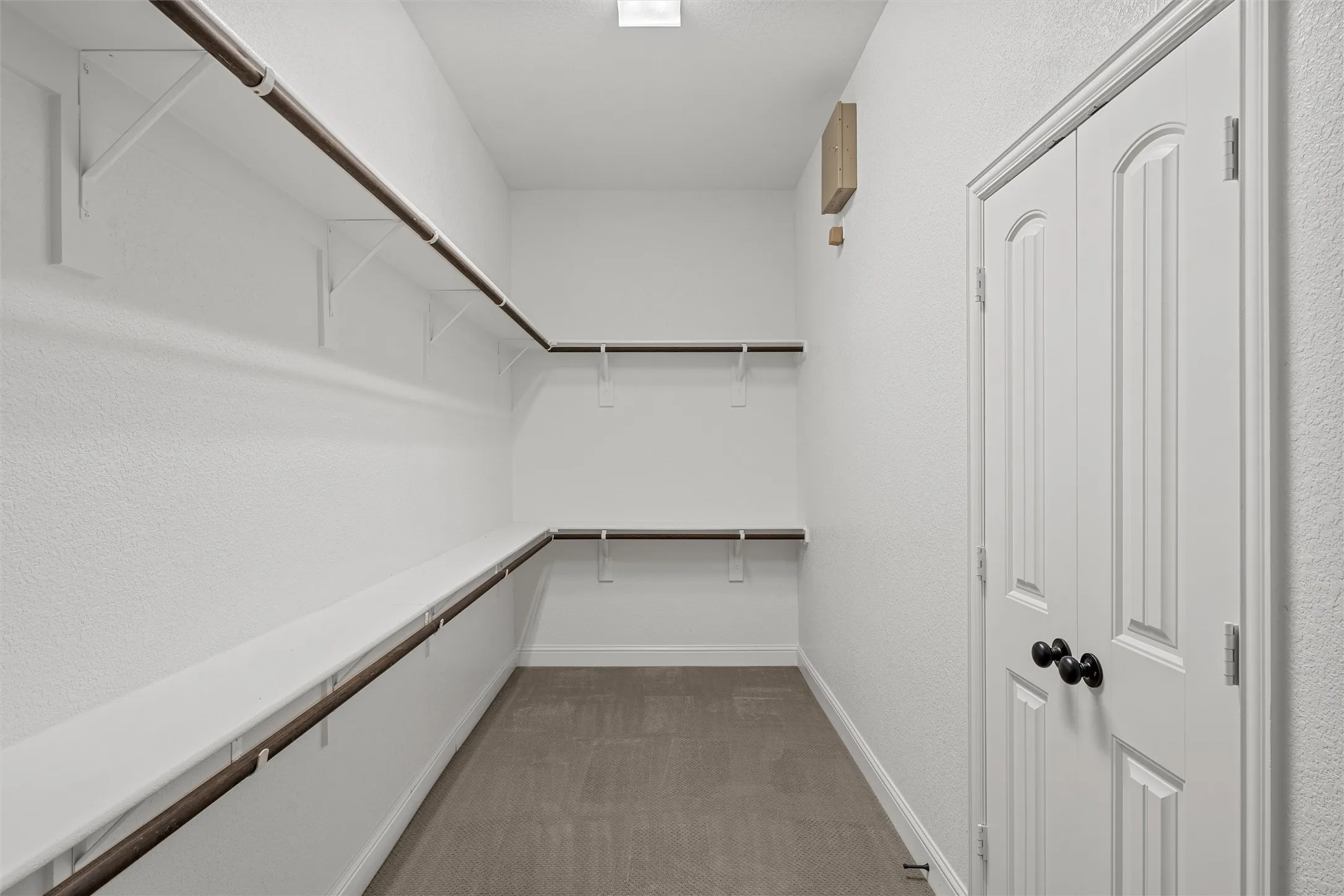 Single Family Residence For Sale in Mc Lennan County , 1093 Hesselridge Drive, Hewitt, Texas 76643, 4 Bedroom, 3 Bathroom, 2 Garage spaces, 2,676 Sqft, built in 2018, mls#21295141, Real Estate Agent in Hewitt, Homes For Sale in Mc Lennan county, Homes For Sale in Hewitt, Realtor in Hewitt Texas, Real Estate Brokerage Independent Realty Texas, Luminita Cordes Realtor