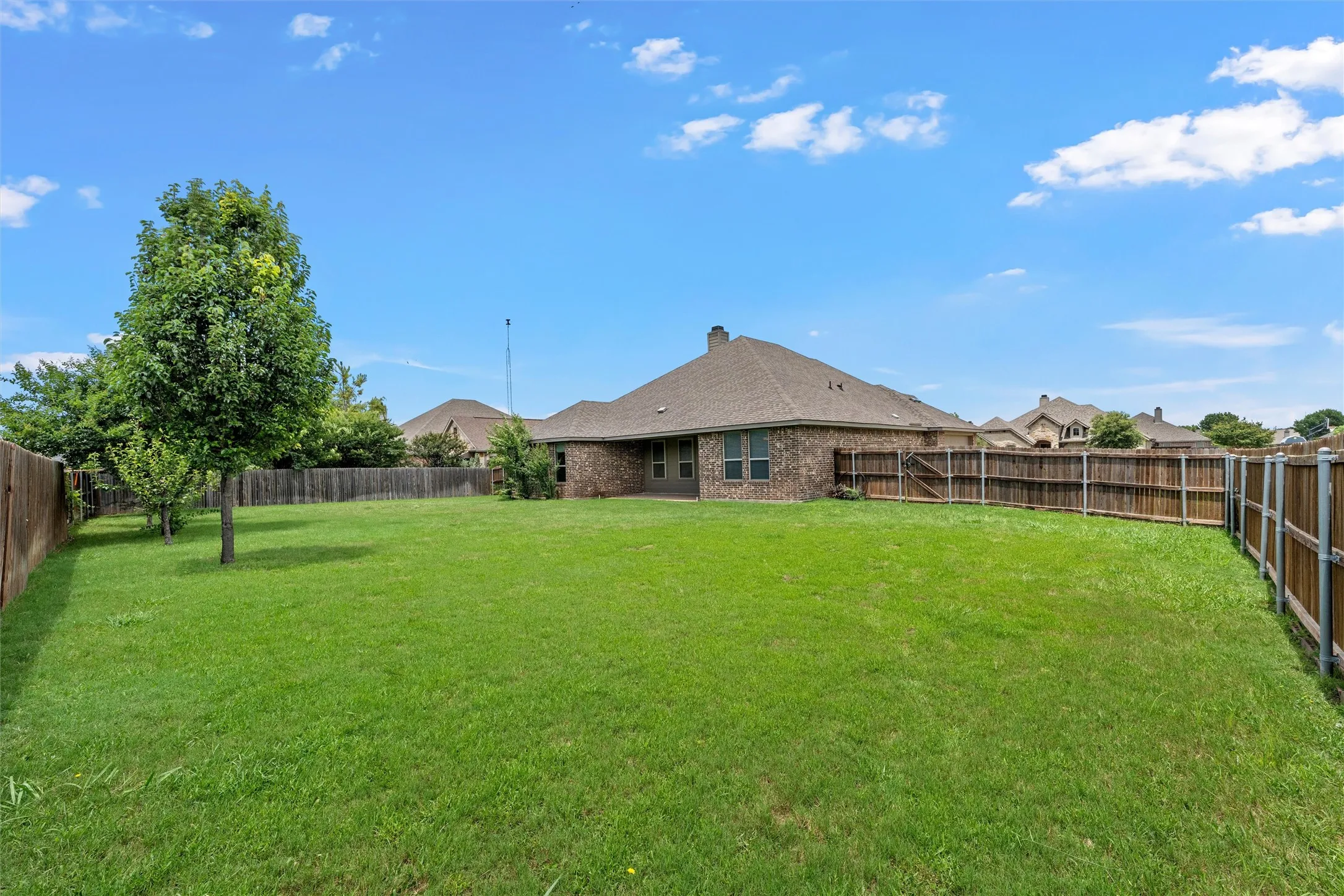 Single Family Residence For Sale in Mc Lennan County , 1093 Hesselridge Drive, Hewitt, Texas 76643, 4 Bedroom, 3 Bathroom, 2 Garage spaces, 2,676 Sqft, built in 2018, mls#21295141, Real Estate Agent in Hewitt, Homes For Sale in Mc Lennan county, Homes For Sale in Hewitt, Realtor in Hewitt Texas, Real Estate Brokerage Independent Realty Texas, Luminita Cordes Realtor