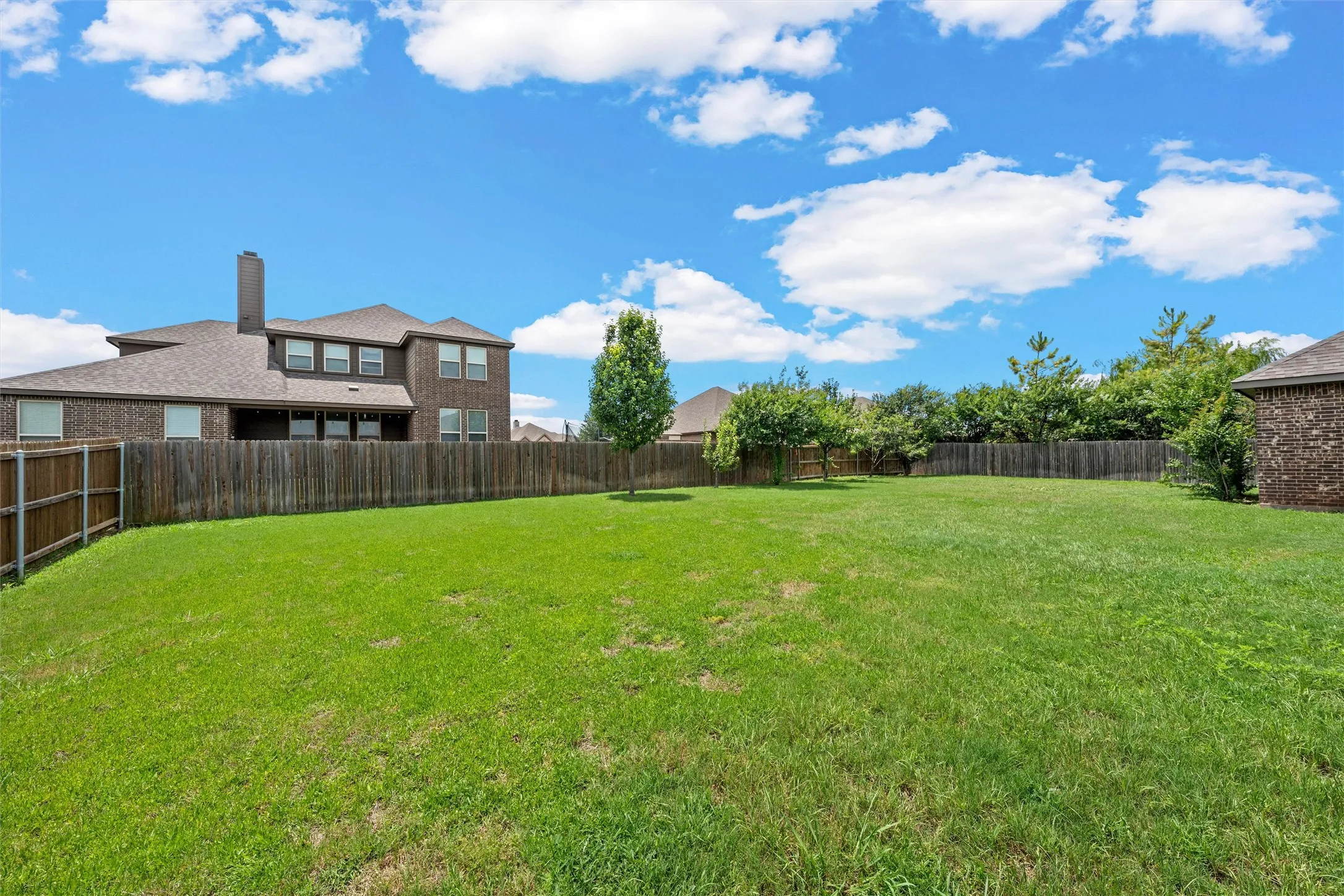 Single Family Residence For Sale in Mc Lennan County , 1093 Hesselridge Drive, Hewitt, Texas 76643, 4 Bedroom, 3 Bathroom, 2 Garage spaces, 2,676 Sqft, built in 2018, mls#21295141, Real Estate Agent in Hewitt, Homes For Sale in Mc Lennan county, Homes For Sale in Hewitt, Realtor in Hewitt Texas, Real Estate Brokerage Independent Realty Texas, Luminita Cordes Realtor